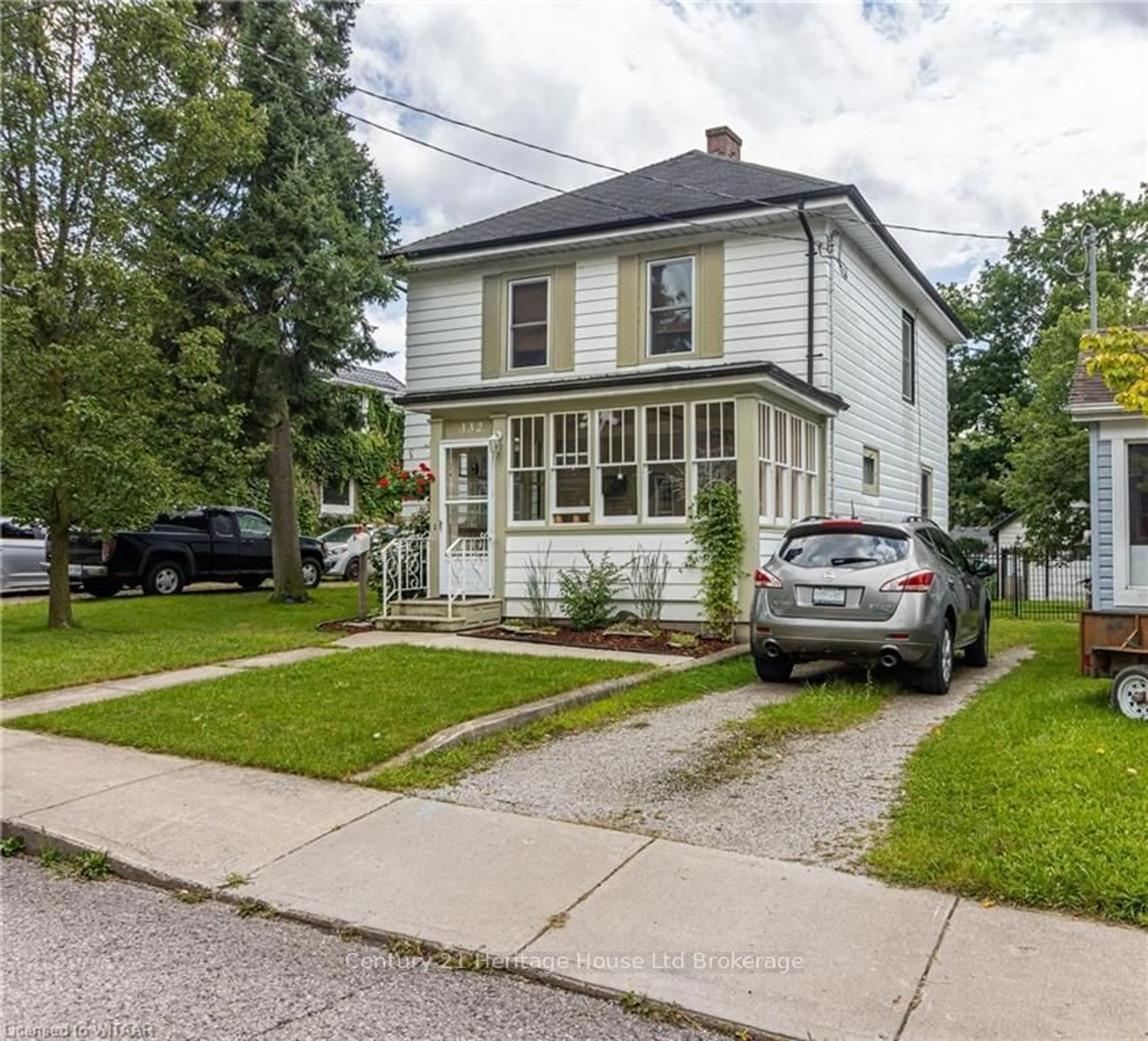 Frontside or backside of a home, the street view for 332 QUEEN St, Woodstock Ontario N4S 1M1