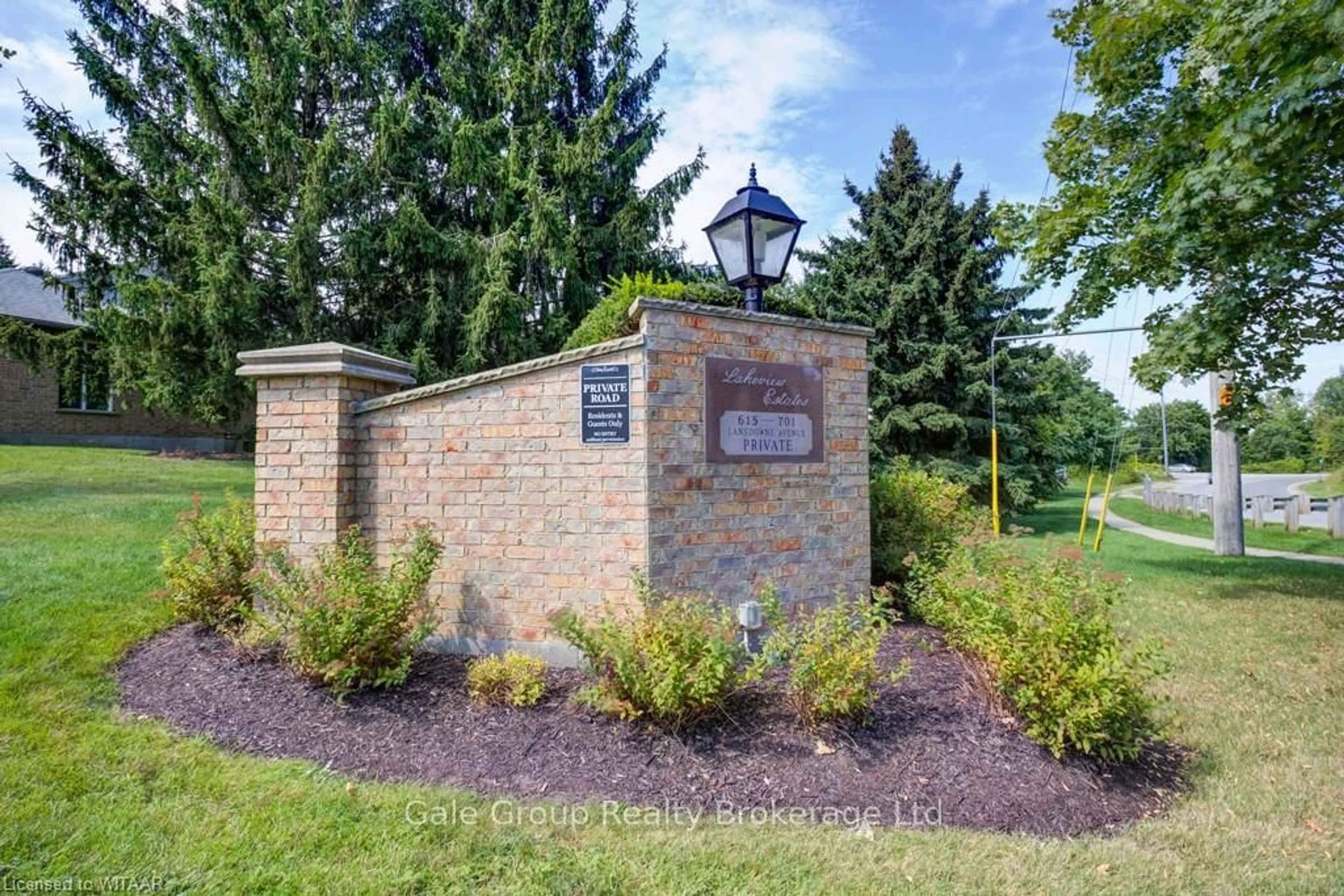 A pic from exterior of the house or condo, cottage for 667 LANSDOWNE Ave, Woodstock Ontario N4T 1K3