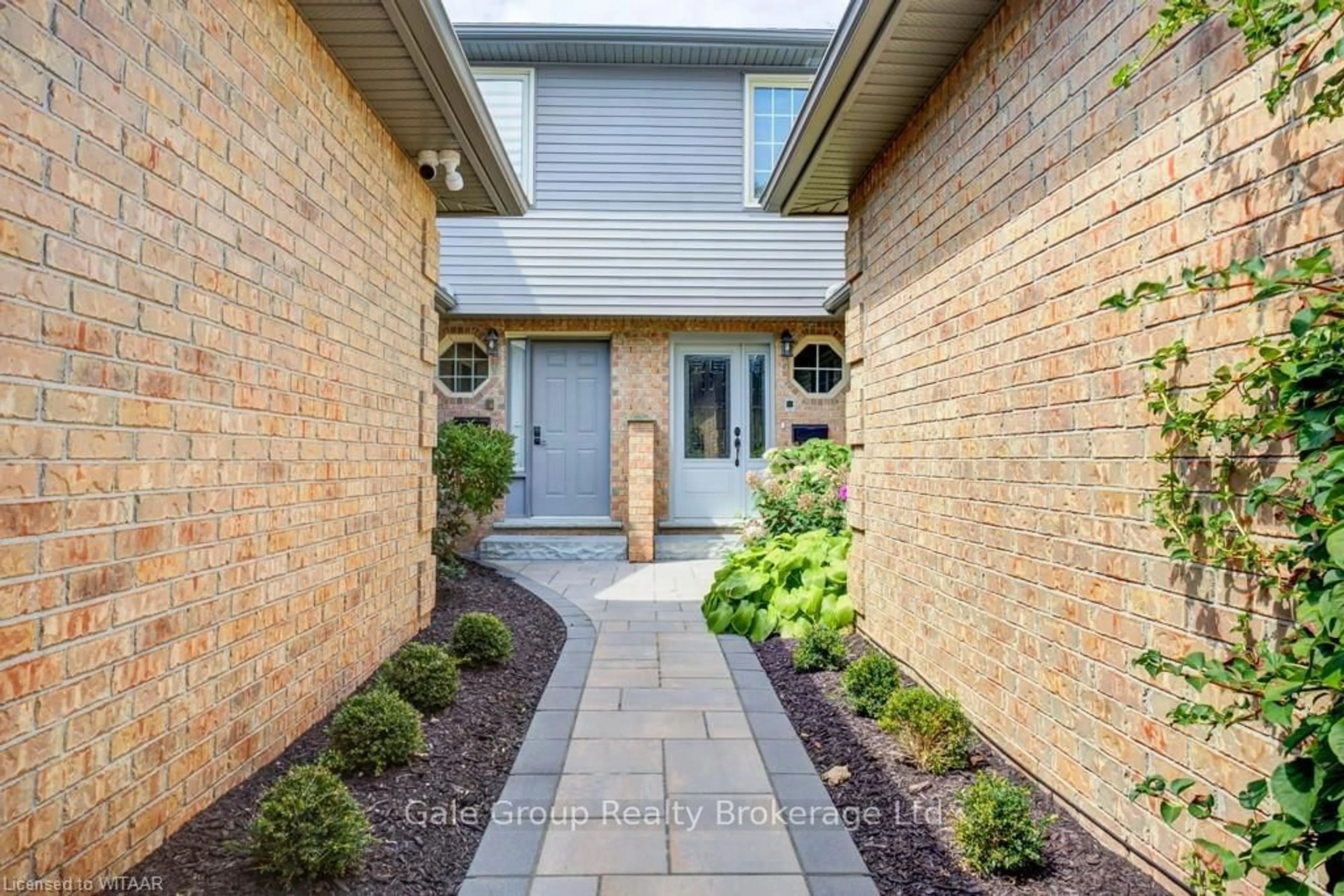 Home with brick exterior material for 667 LANSDOWNE Ave, Woodstock Ontario N4T 1K3