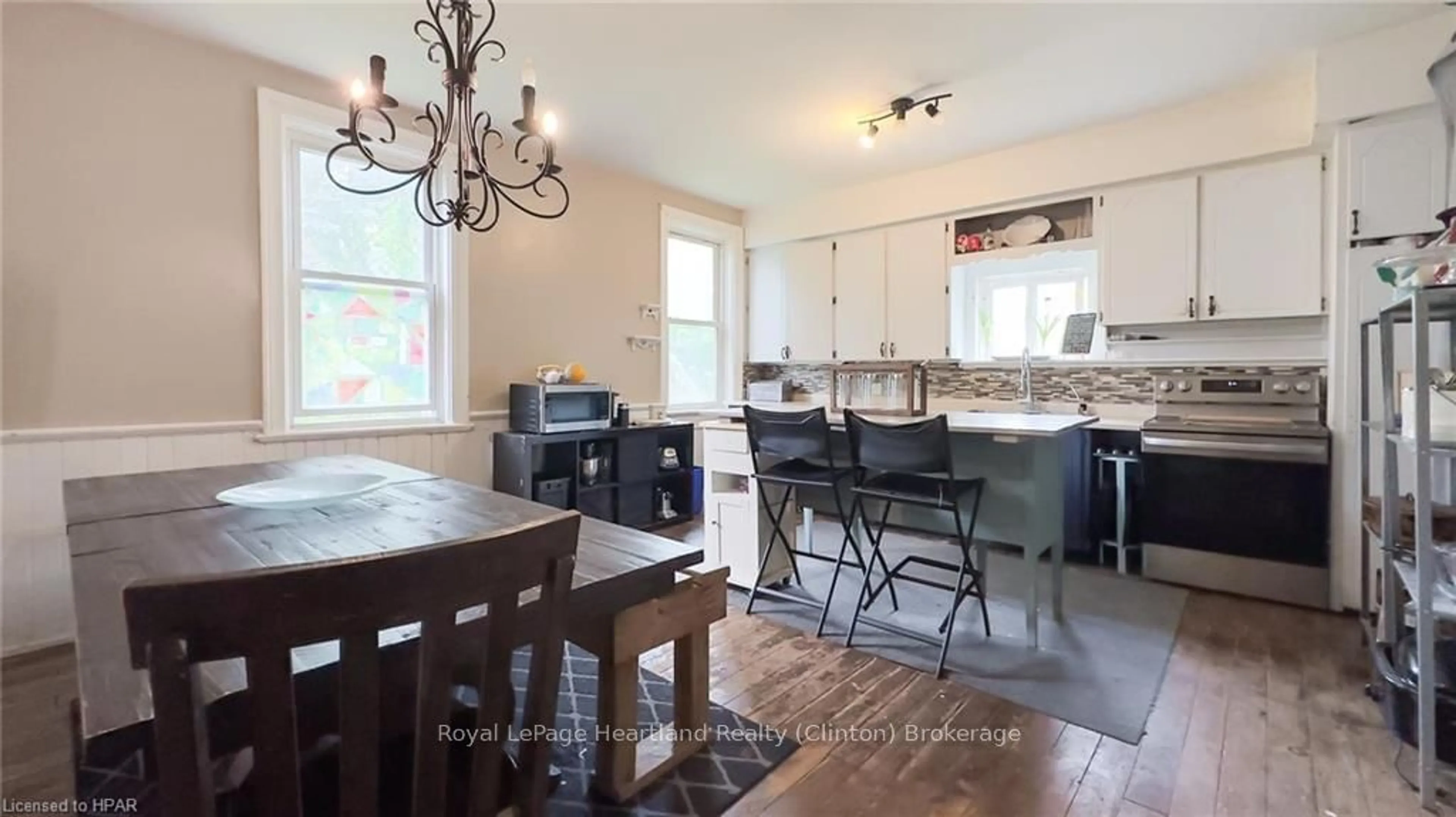 Open concept kitchen for 208 TOWNSEND St, Central Huron Ontario N0M 1L0