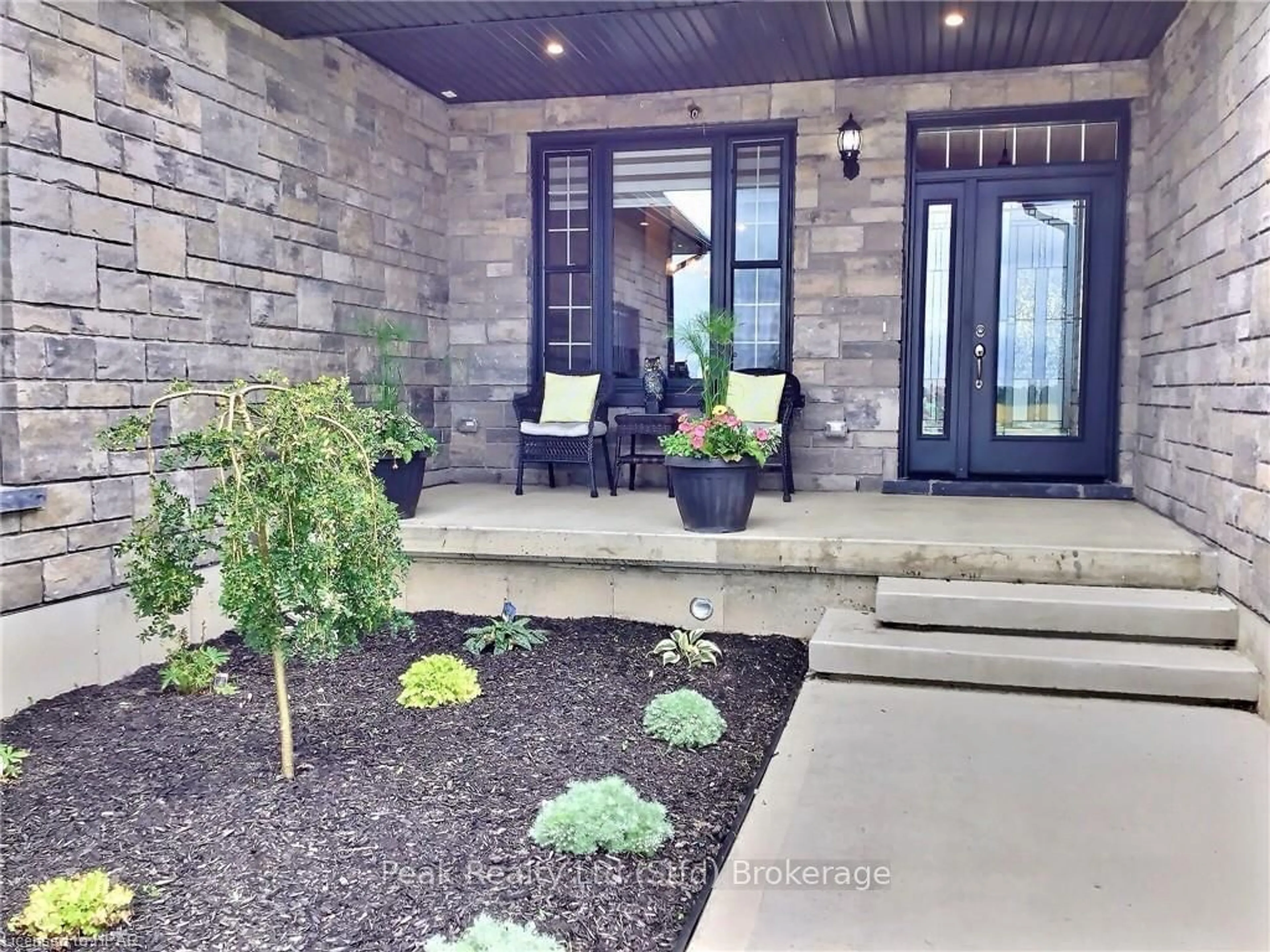 Indoor entryway, cement floor for 95 SOUTH St, Ashfield-Colborne-Wawanosh Ontario N7A 3X9