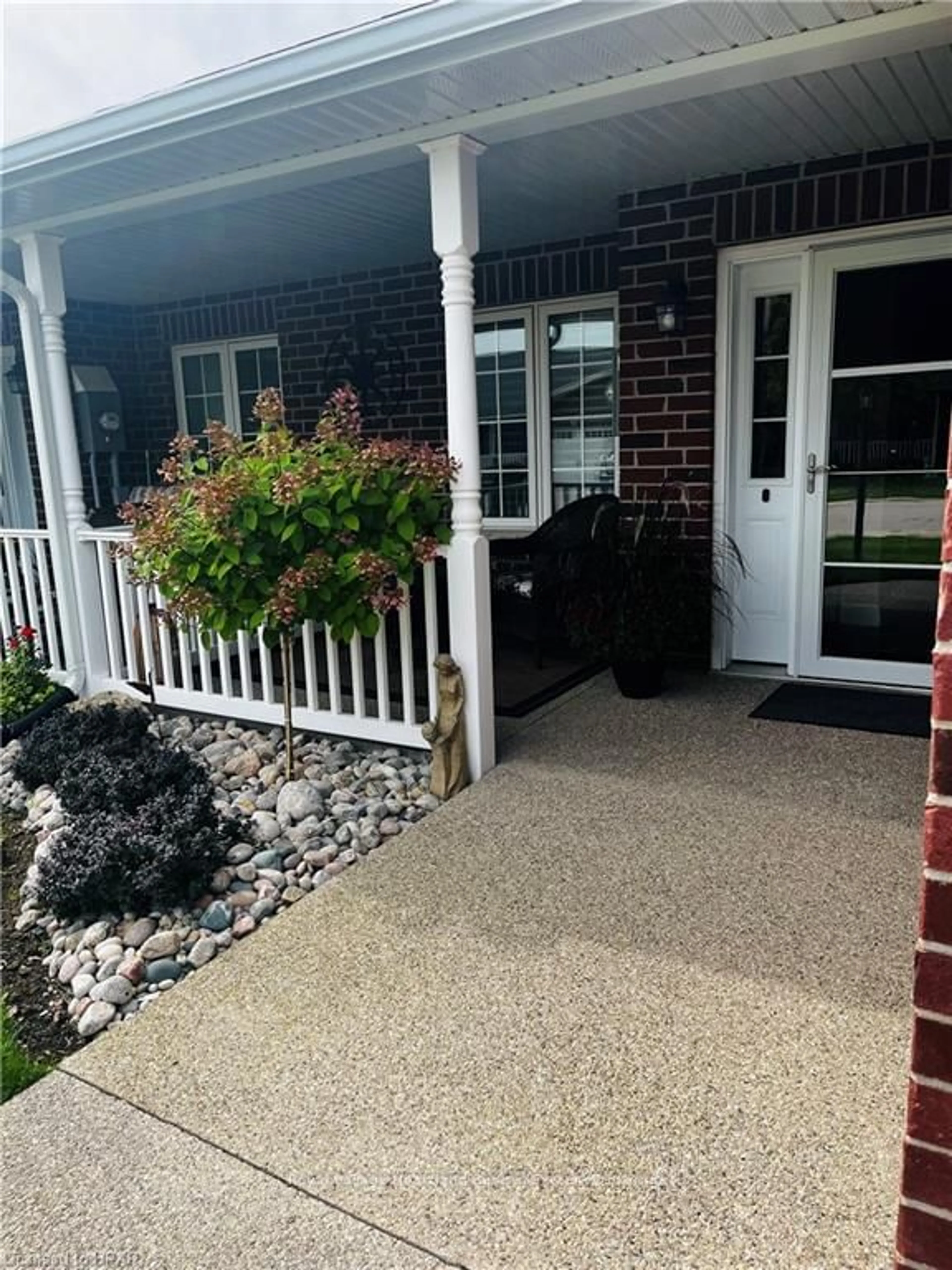 Indoor entryway, cement floor for 81 REDFORD Dr, South Huron Ontario N0M 1S3