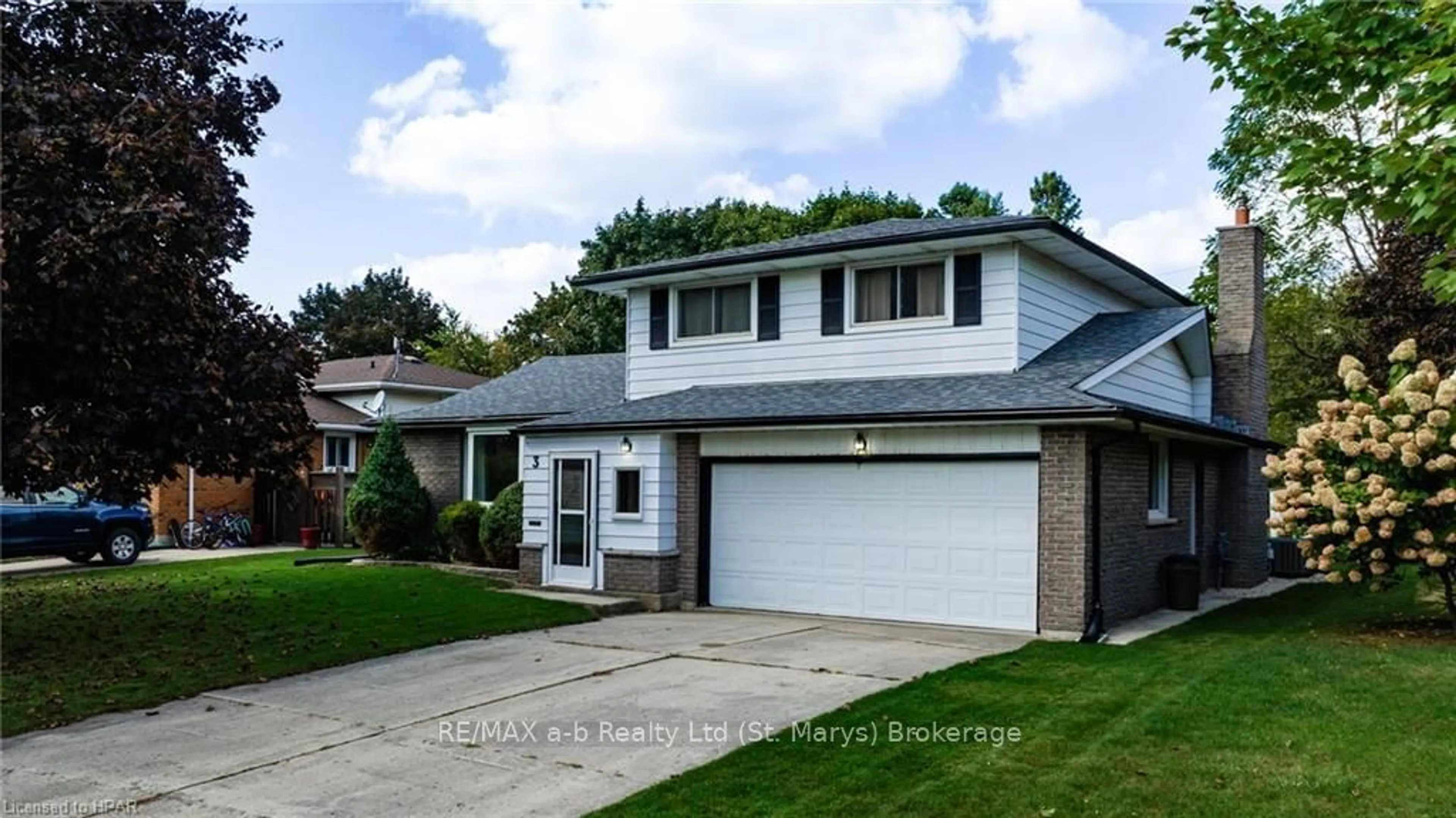 Frontside or backside of a home, the street view for 3 SPARLING Cres, St. Marys Ontario N4X 1A2
