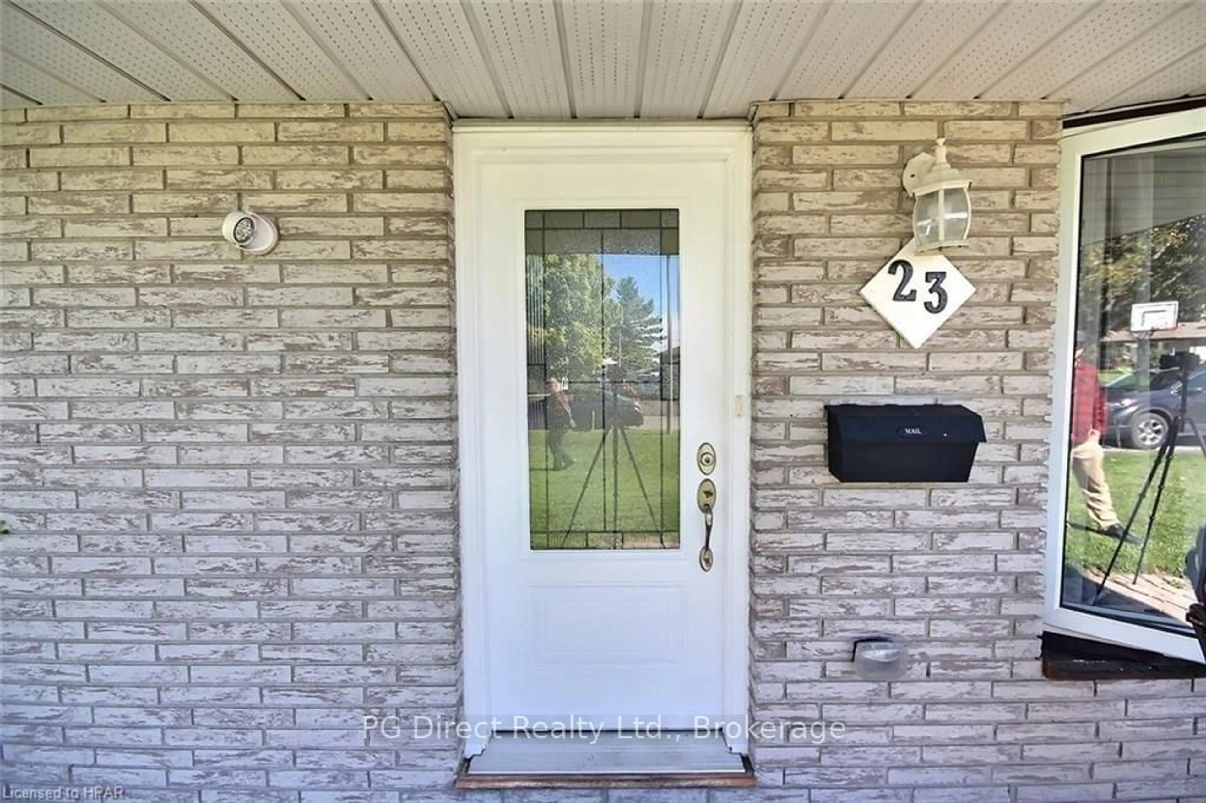 Indoor entryway for 23 SHONIKER Ave, Quinte West Ontario K8V 5T1