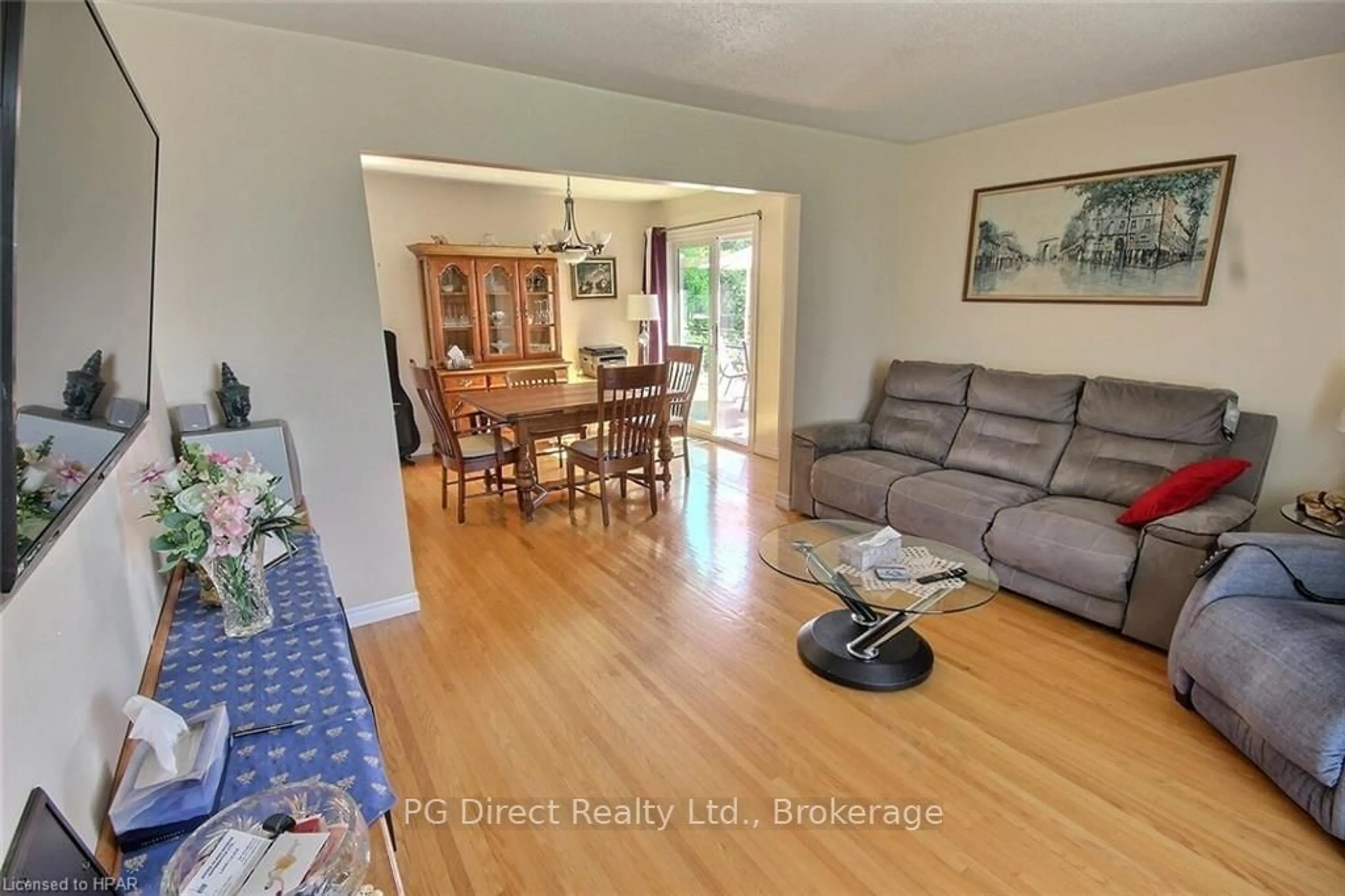 Living room, wood floors for 23 SHONIKER Ave, Quinte West Ontario K8V 5T1