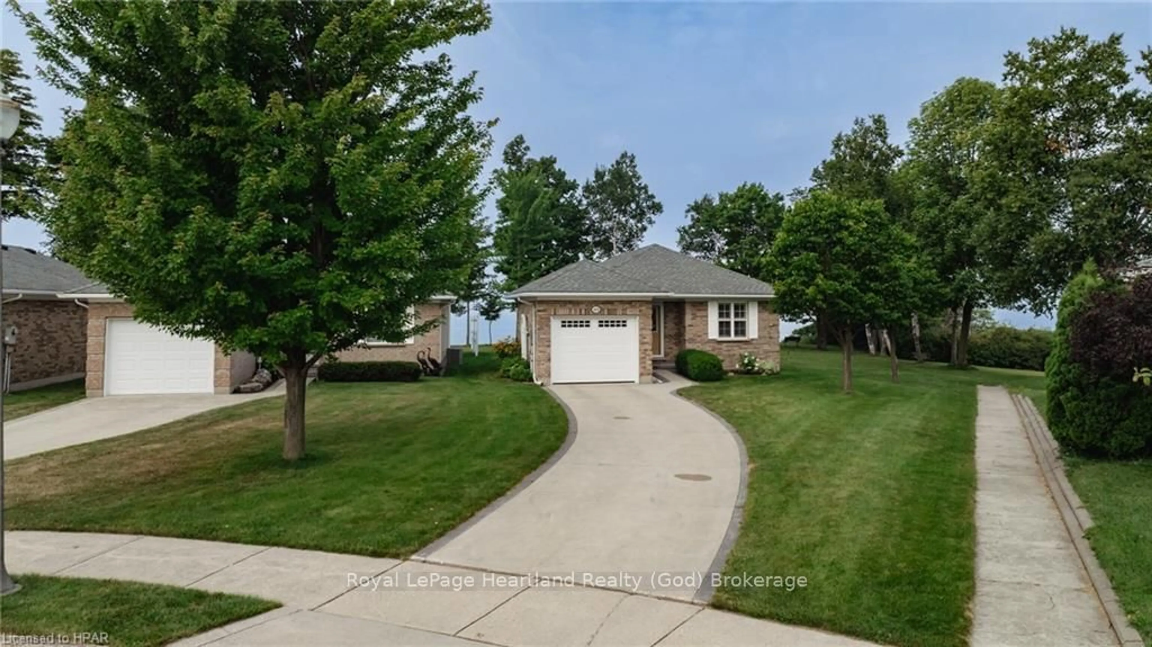 Frontside or backside of a home, the street view for 301 BETHUNE Cres, Goderich Ontario N7A 4M6