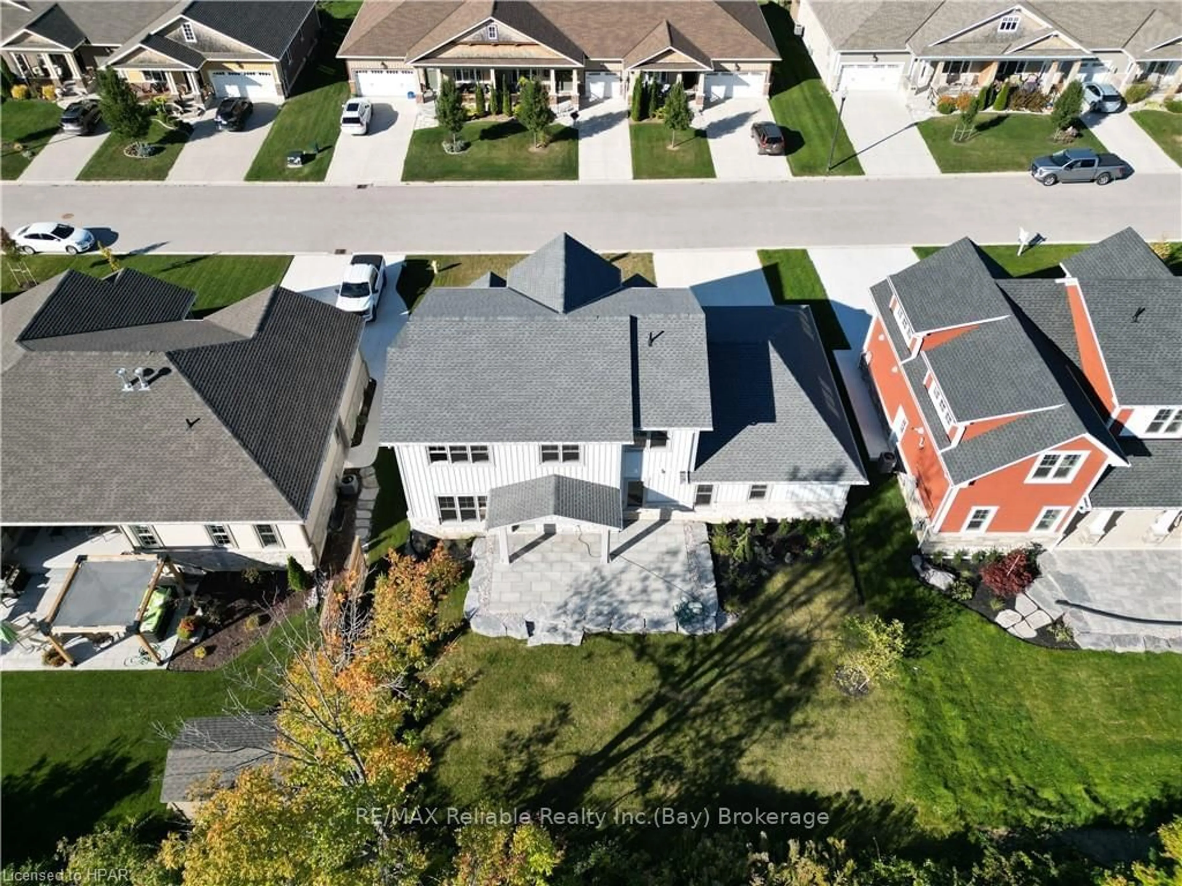 Frontside or backside of a home, the street view for 8 THIMBLEWEED Dr, Bluewater Ontario N0M 1G0