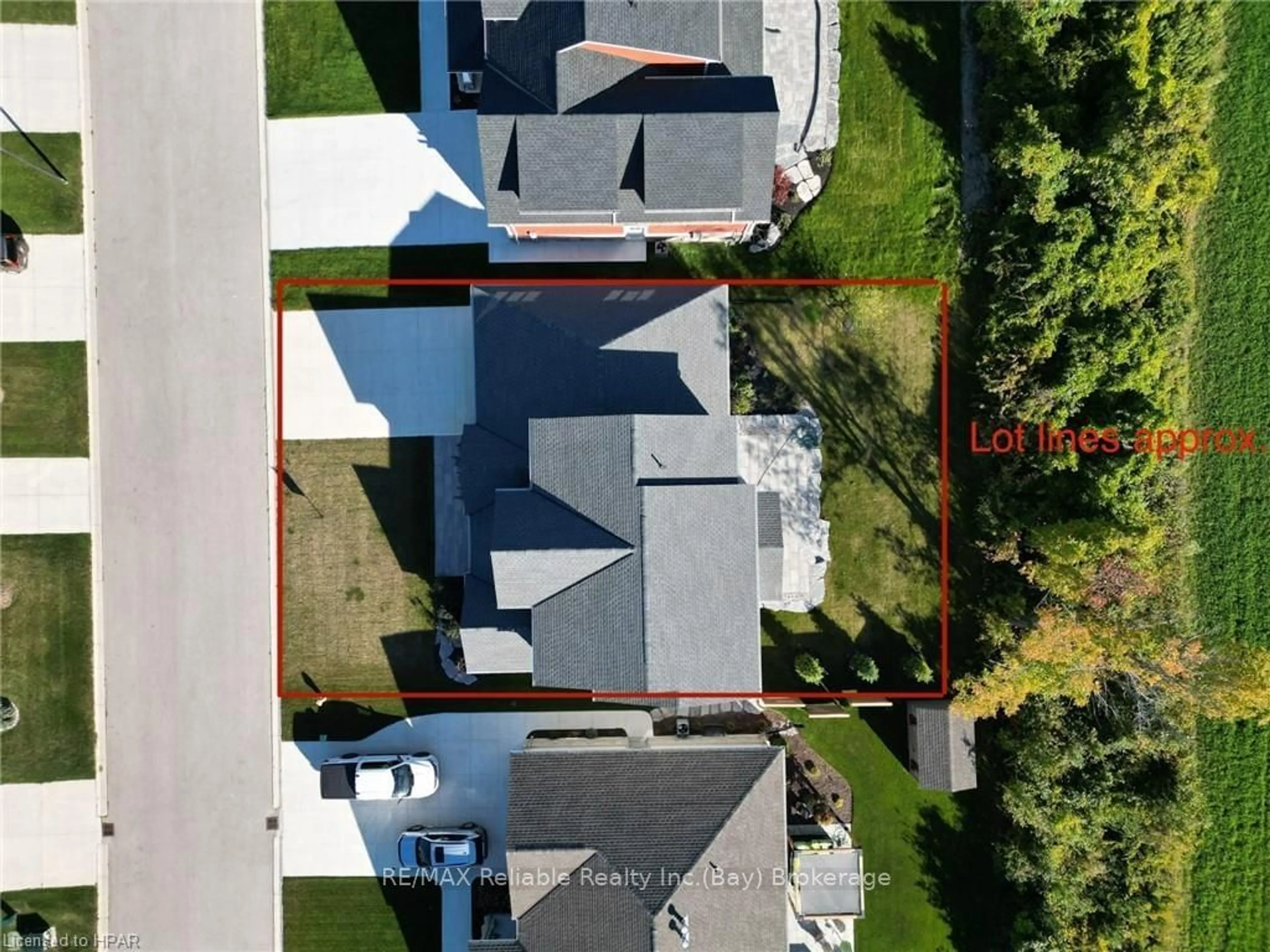 Frontside or backside of a home, the street view for 8 THIMBLEWEED Dr, Bluewater Ontario N0M 1G0