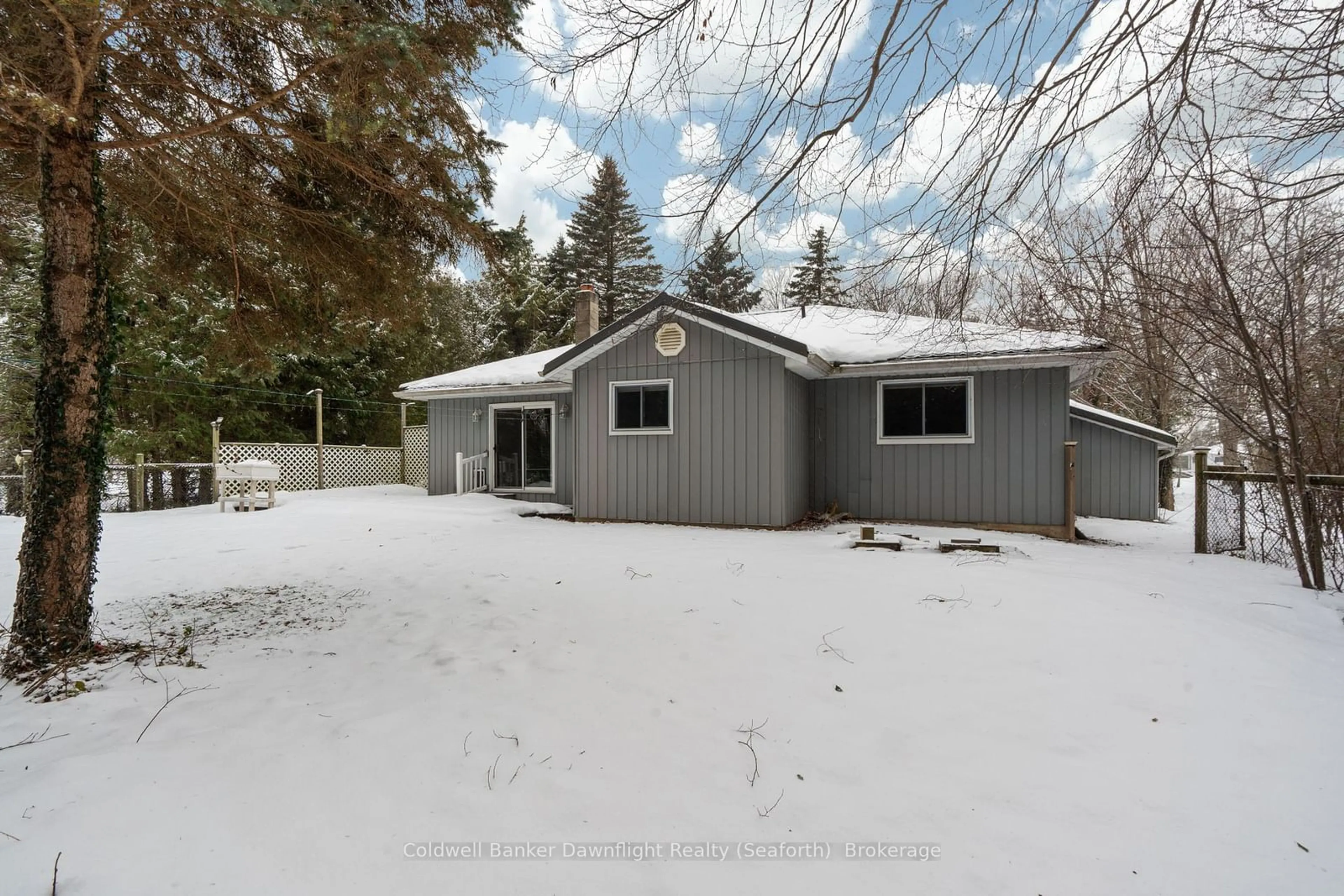 A pic from outside/outdoor area/front of a property/back of a property/a pic from drone, street for 13 PARK Rd, Central Huron Ontario N7A 3X8