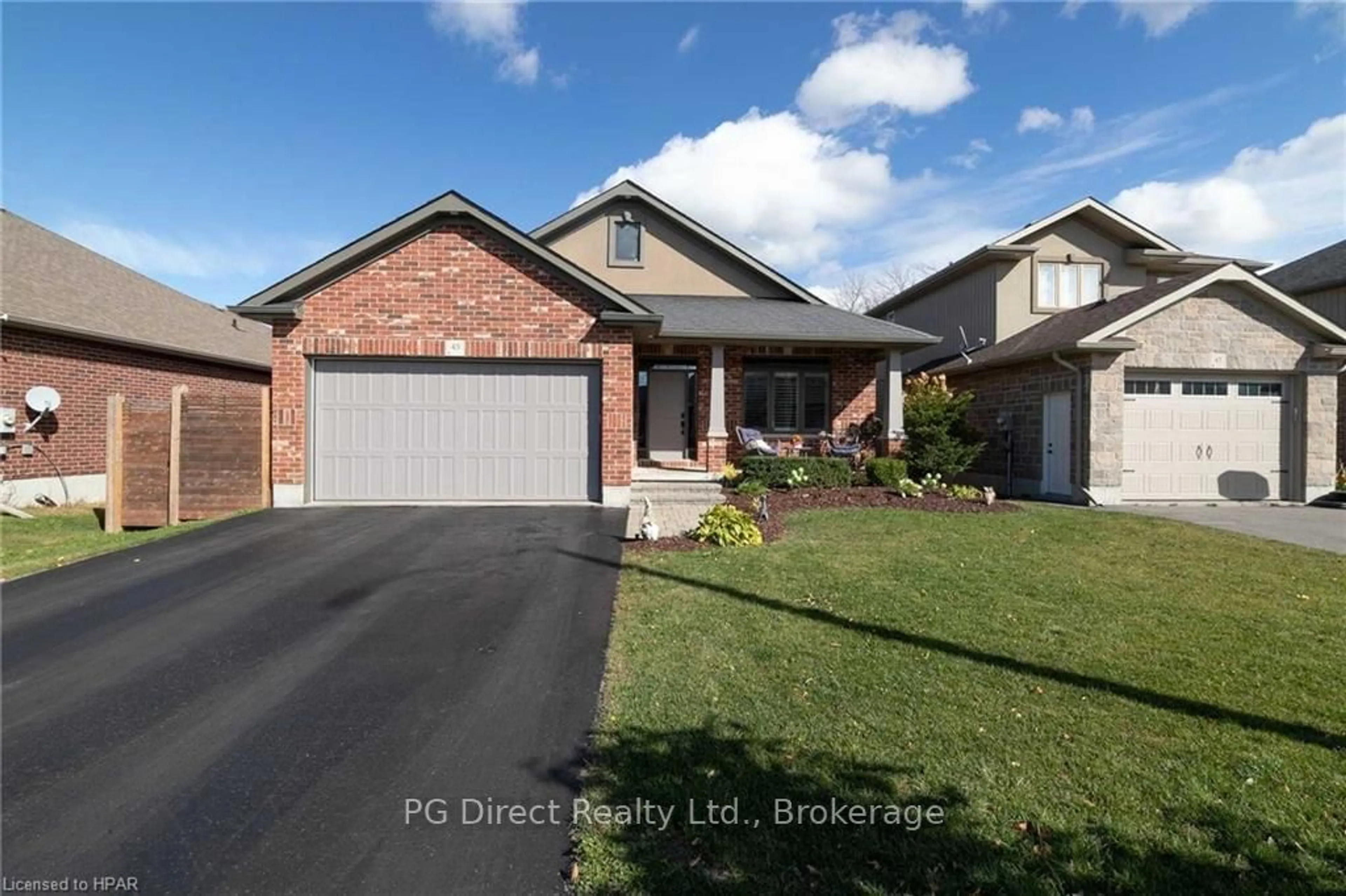 Frontside or backside of a home, the street view for 43 HANOVER Crt, Belleville Ontario K8B 0B1