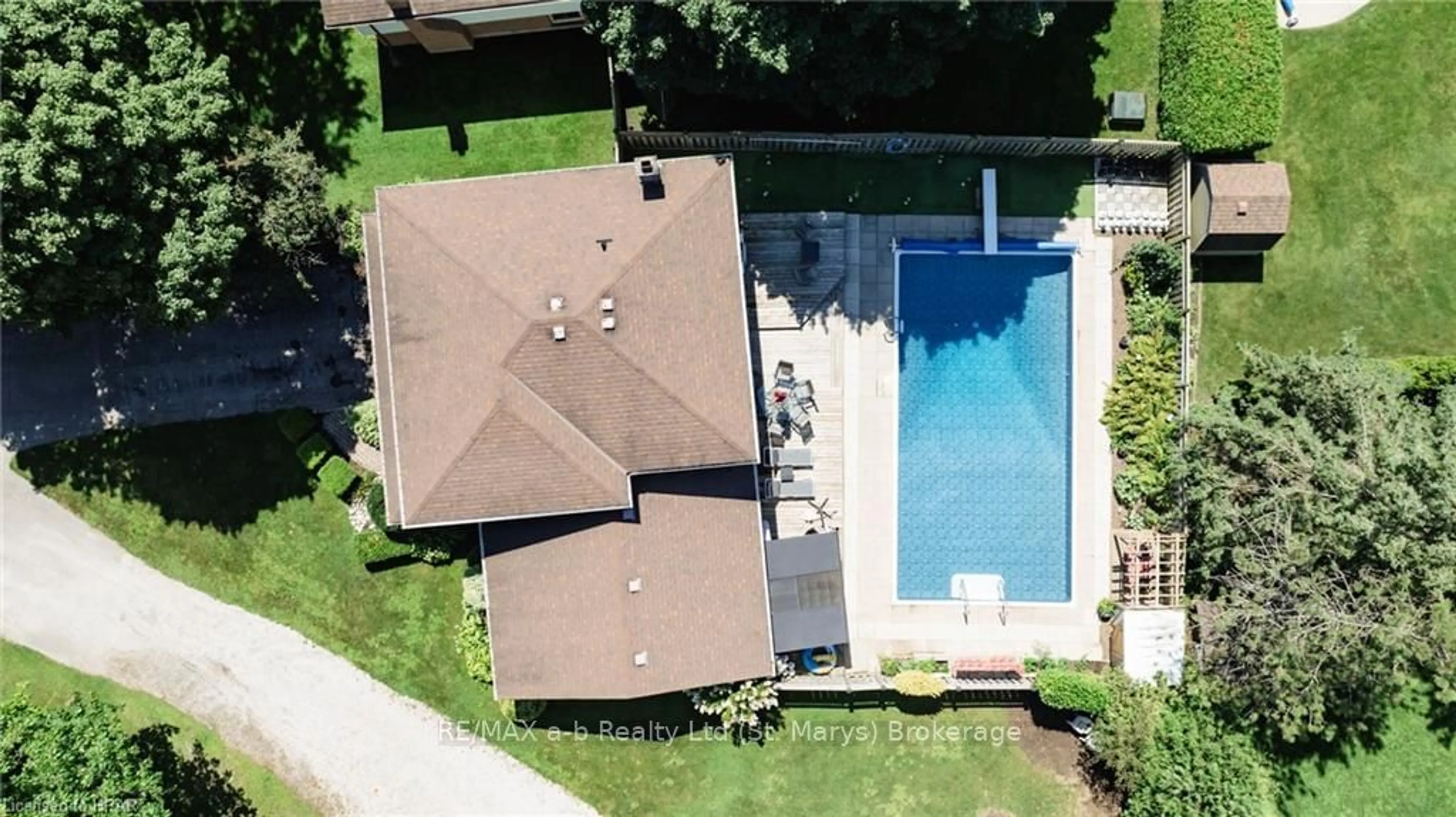 Indoor or outdoor pool for 18 CONWAY Crt, Zorra Ontario N0M 2M0