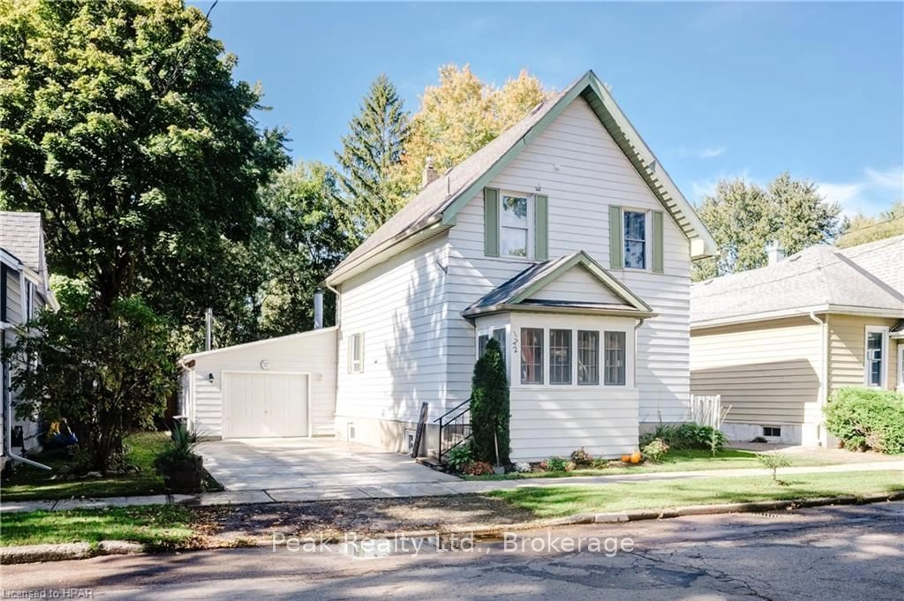 Frontside or backside of a home, cottage for 122 MOWAT St, Stratford Ontario N5A 2B9