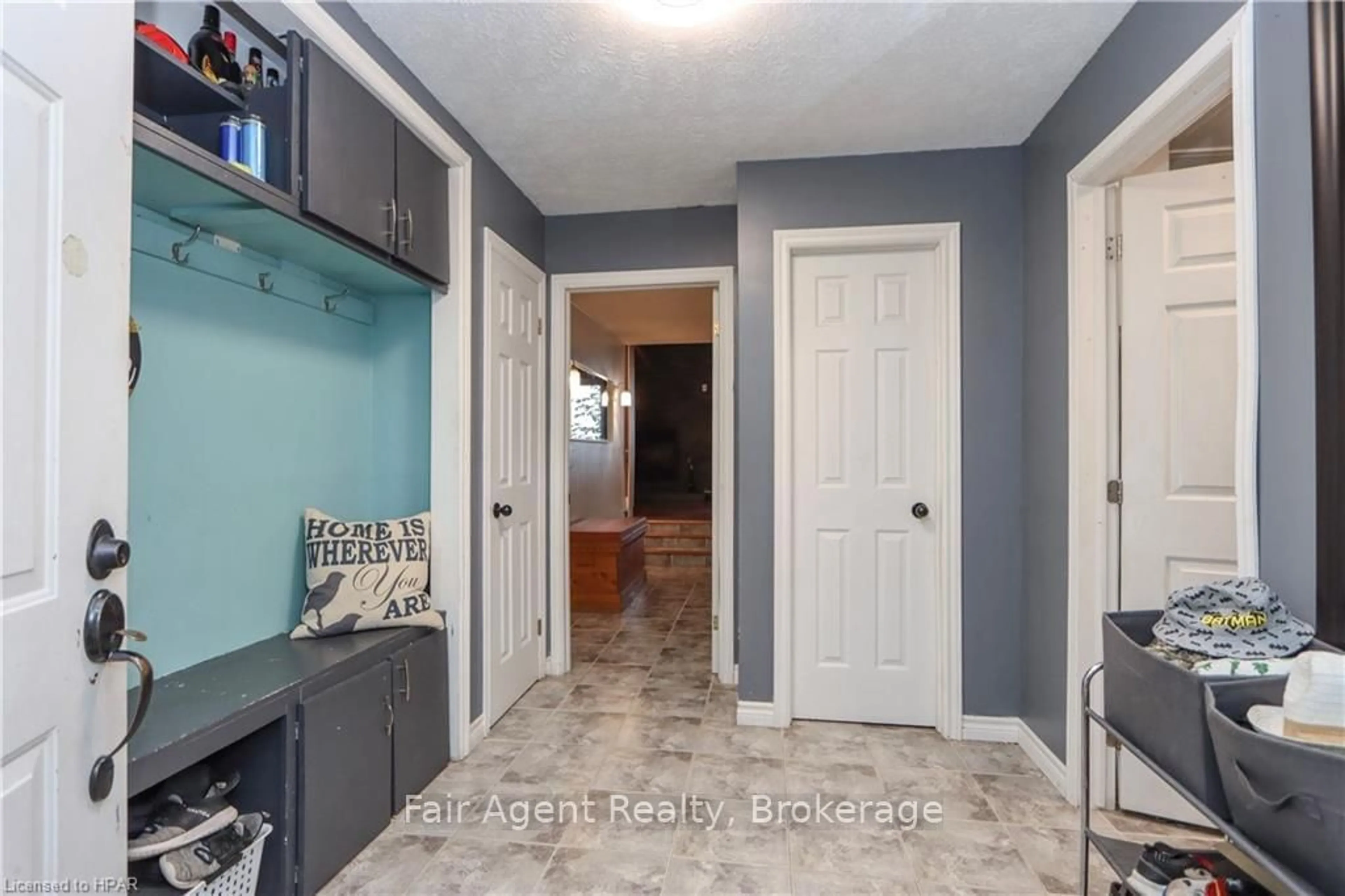 Indoor entryway, cement floor for 1369 WEST BAY Rd, Greater Sudbury Ontario P3L 1V3