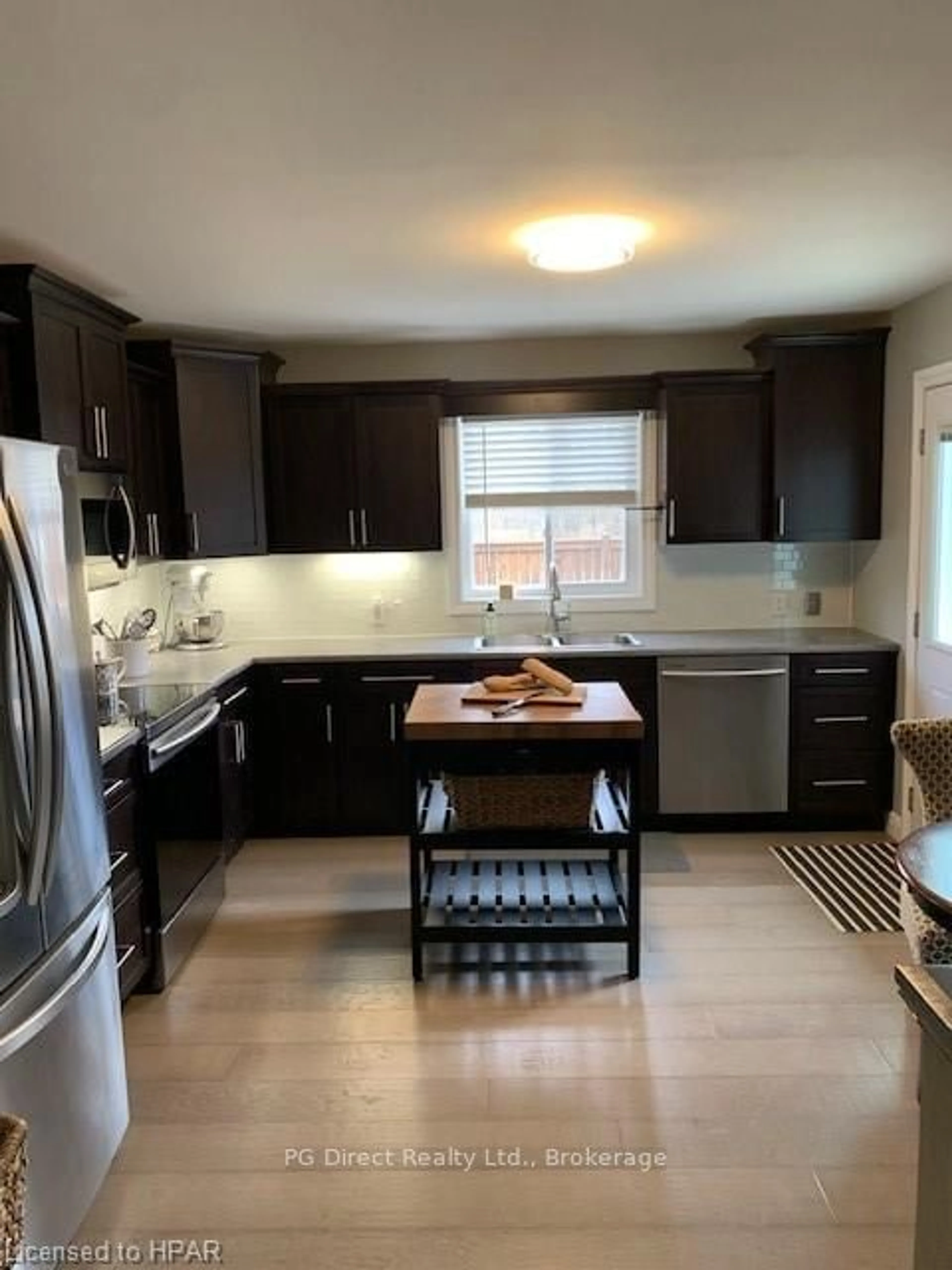 Open concept kitchen for 3 ISLAND St, Thorold Ontario L0S 1K0