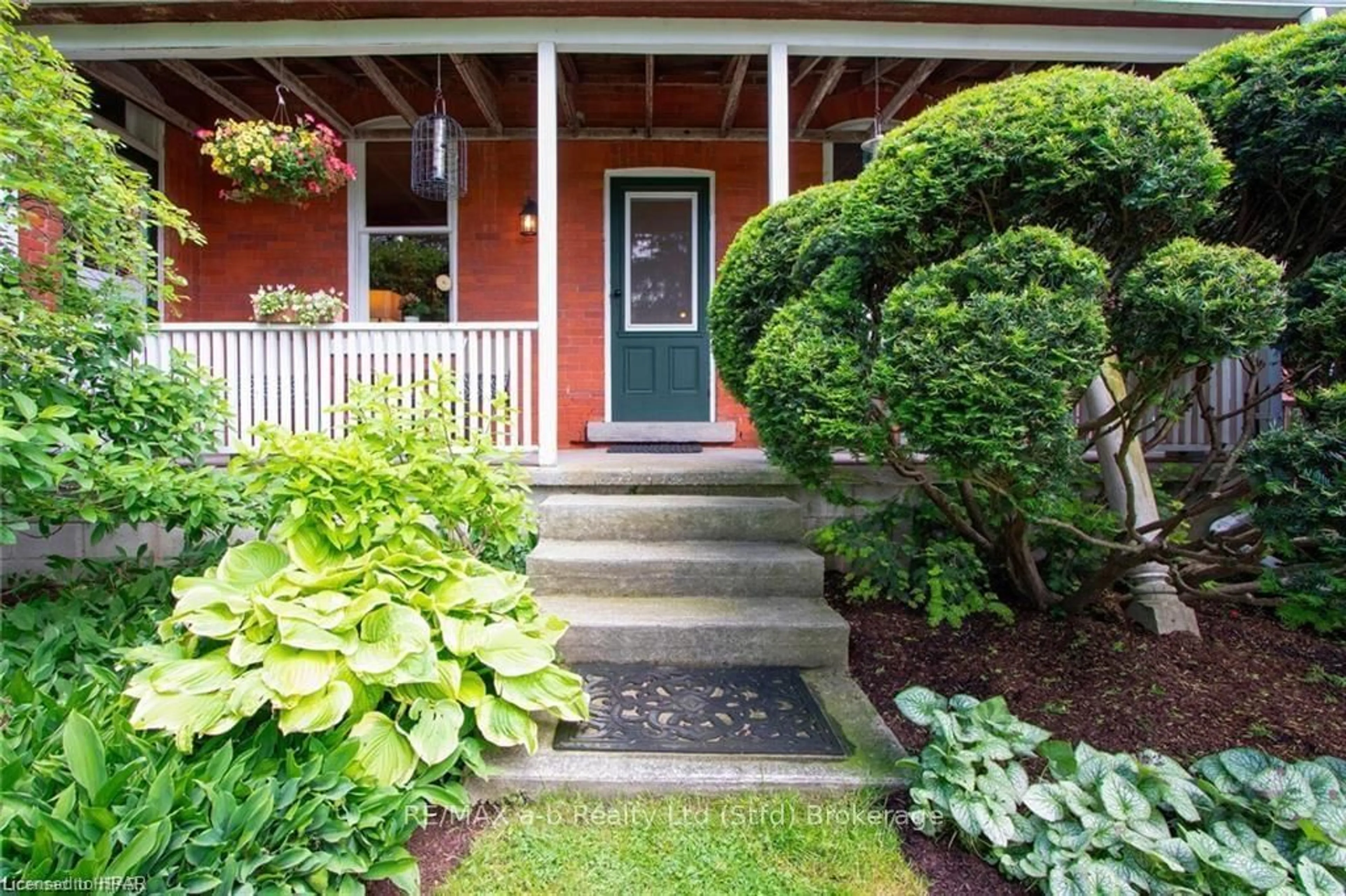 Indoor entryway, wood floors for 5260 LINE 36, Perth East Ontario N5A 6S6