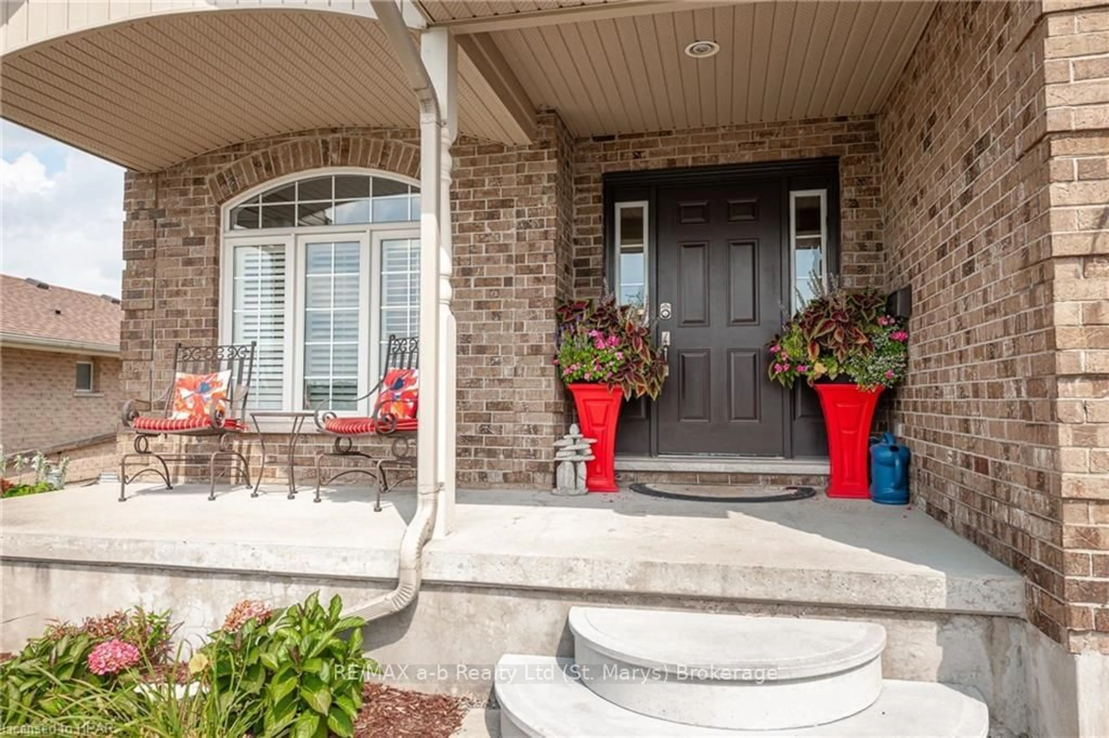 Indoor entryway, cement floor for 55 STONERIDGE Blvd, St. Marys Ontario N4X 1A1