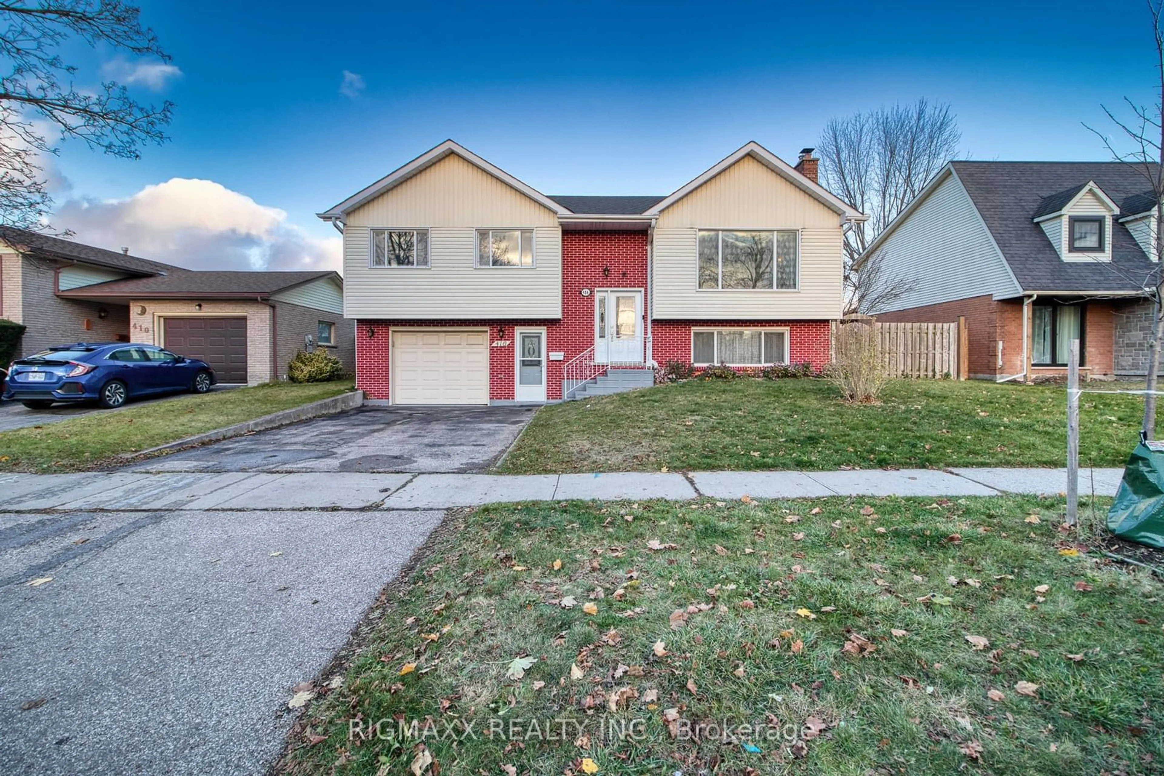 Frontside or backside of a home, the street view for 416 Heritage Dr, Kitchener Ontario N2B 3M9