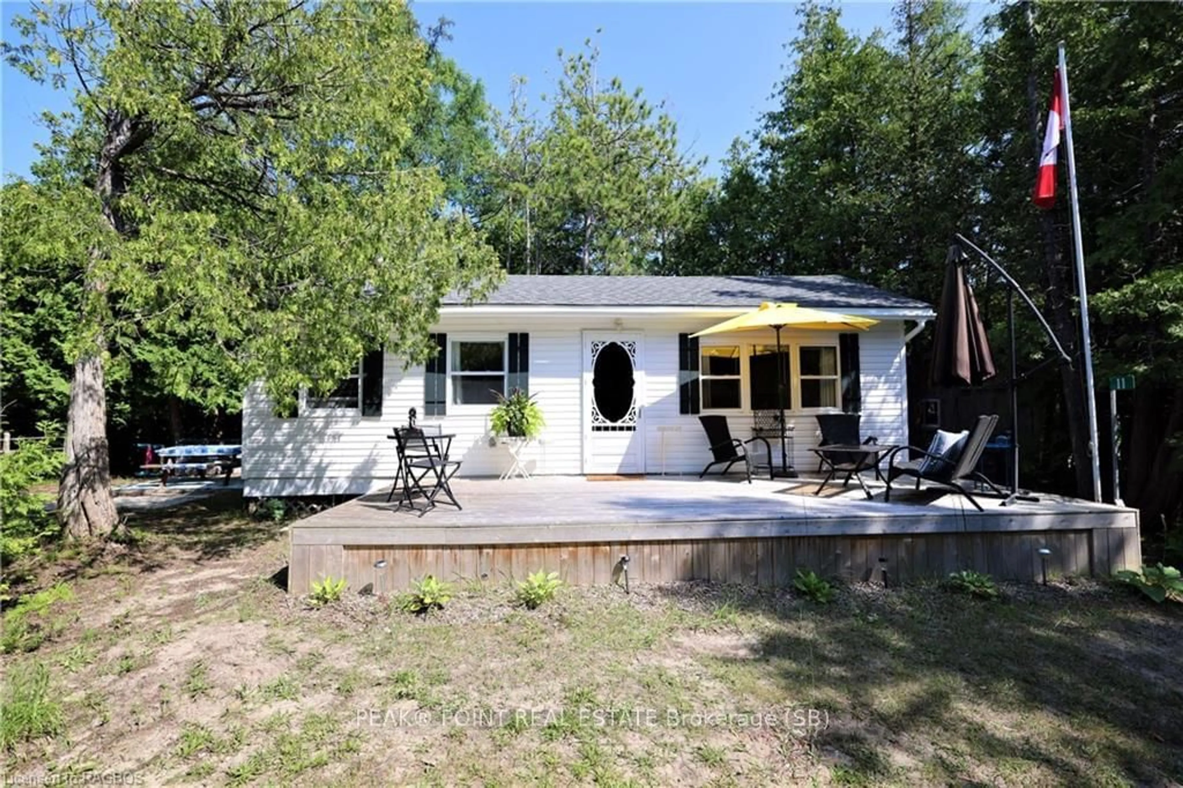 Patio, cottage for 11 ALVIN St Ontario N0H 2G0