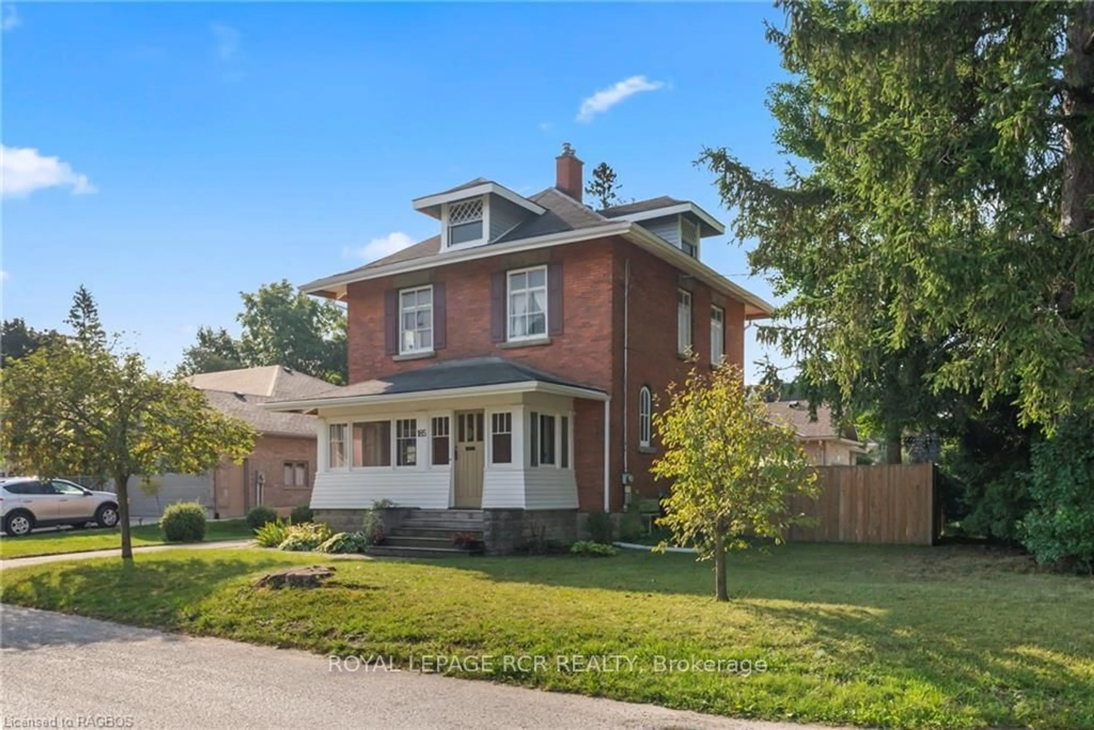 Home with brick exterior material for 185 9TH St, Hanover Ontario N4N 1L1