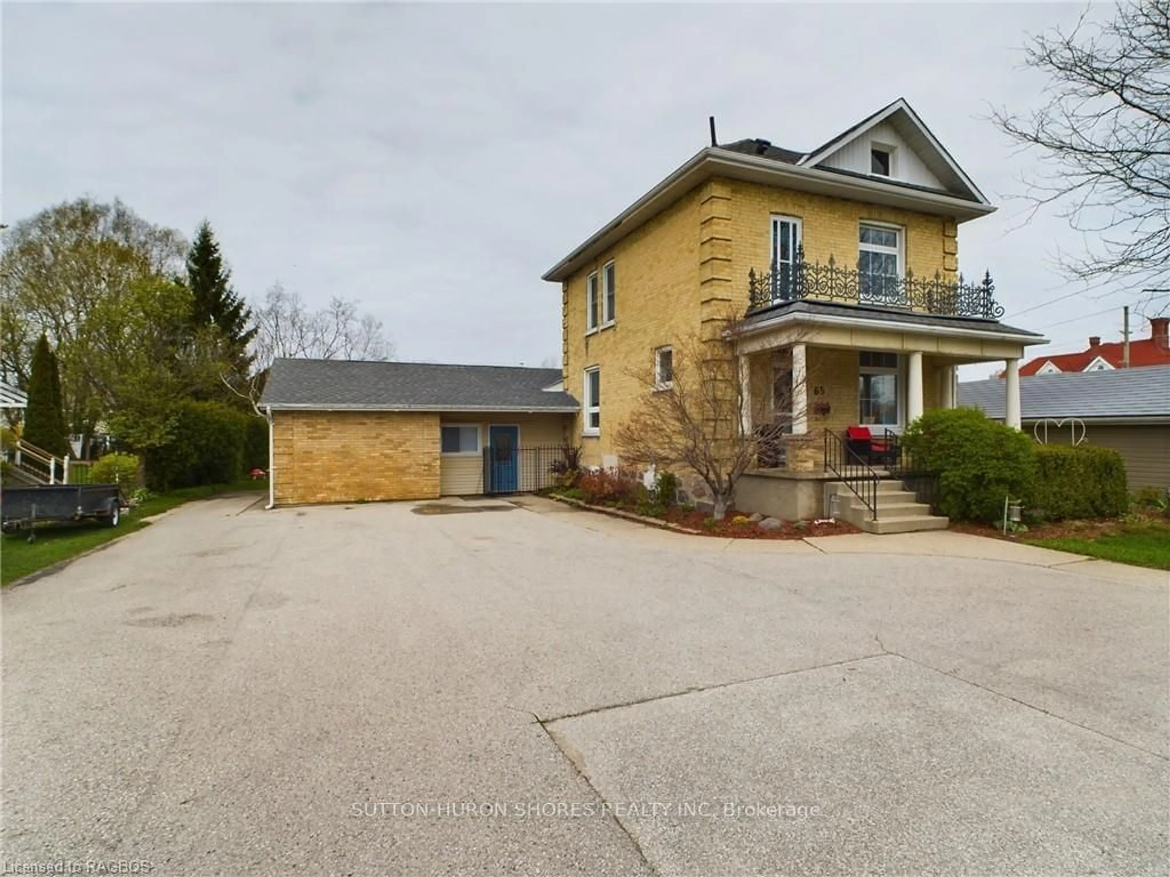 Frontside or backside of a home, cottage for 65 ALBERT St, Saugeen Shores Ontario N0H 2L0