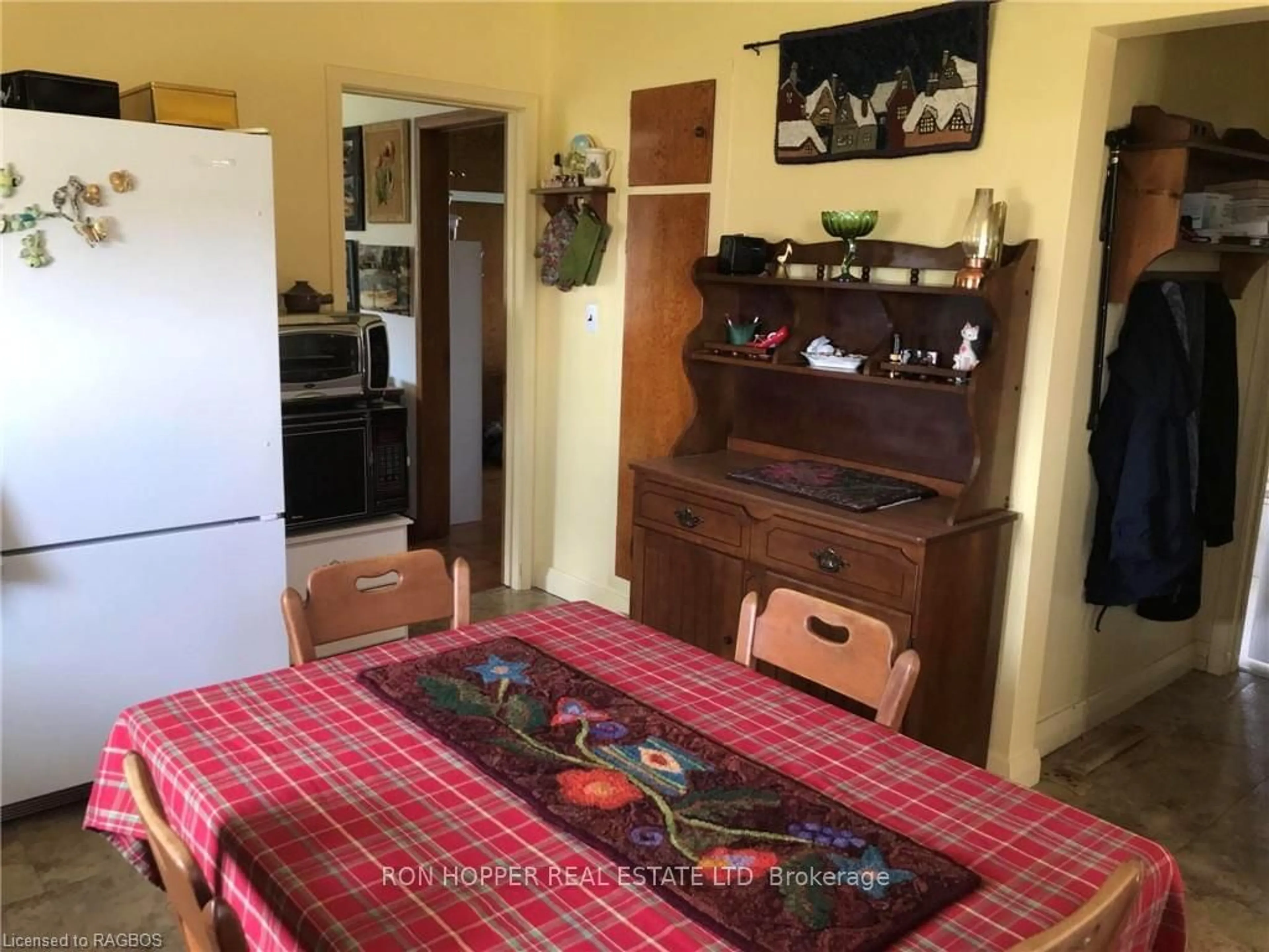 Dining room, cottage for 2886 6, Northern Bruce Peninsula Ontario N0H 1W0