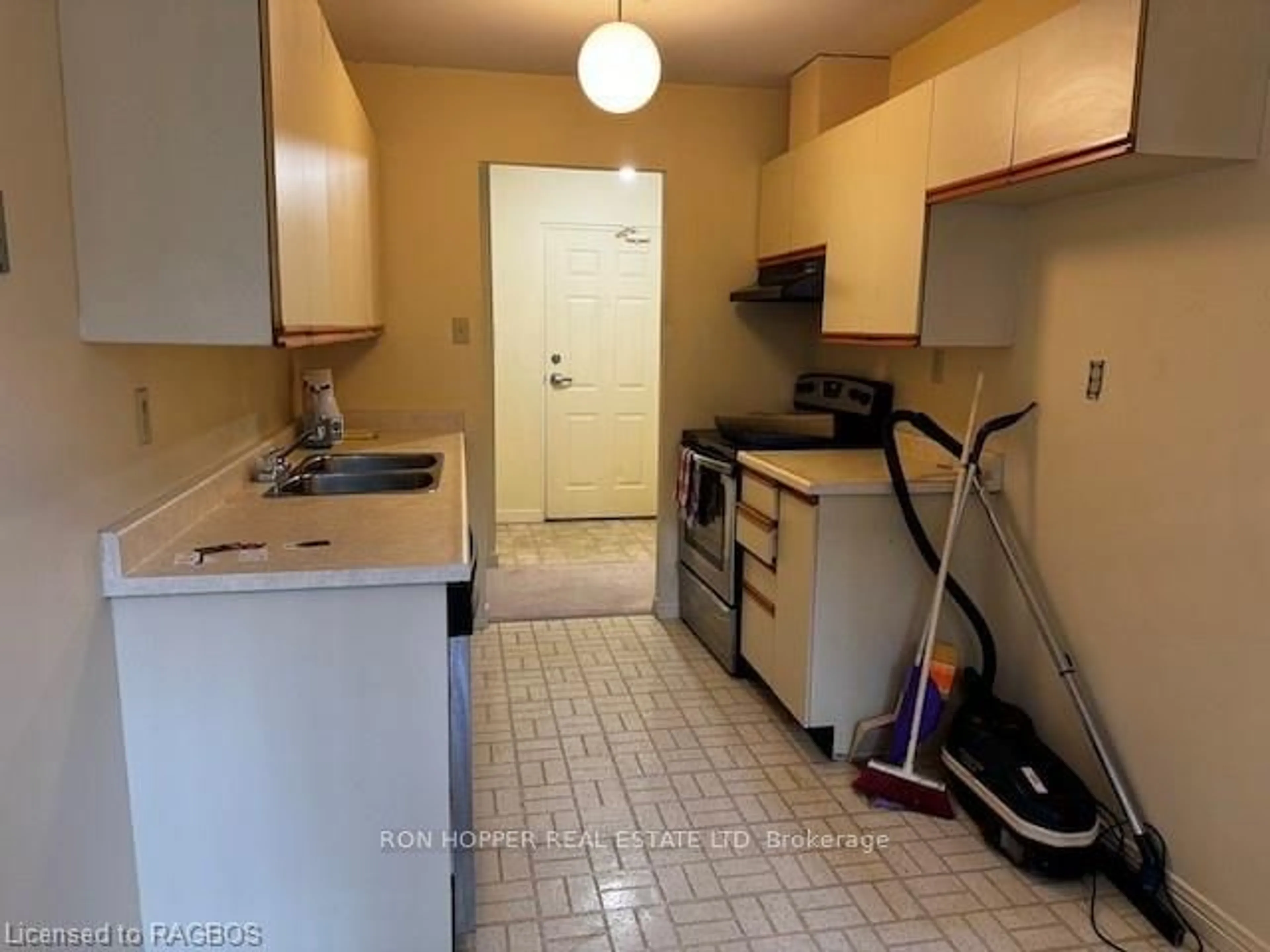 Standard kitchen, not visible floor for 850 6TH STREET #102, Owen Sound Ontario N4K 6T7