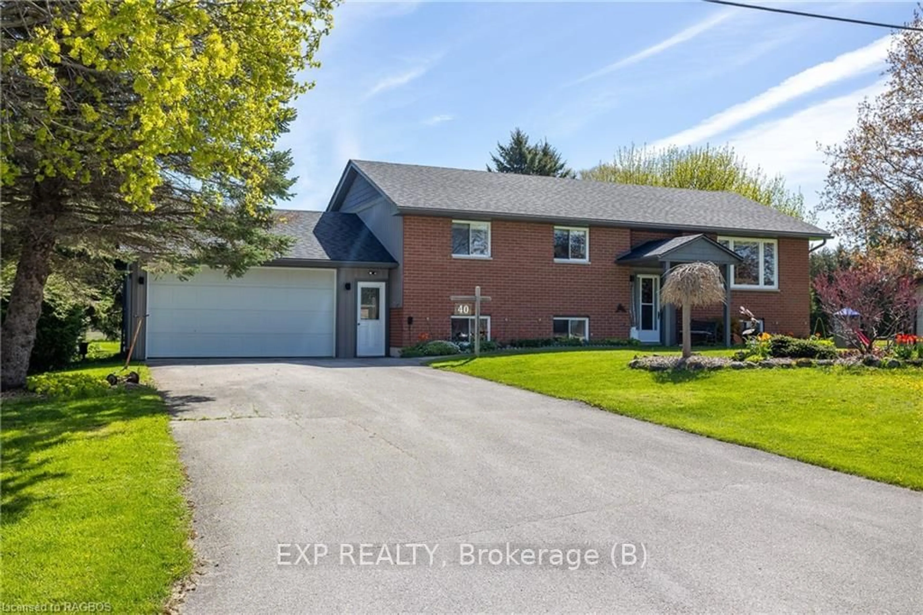 Frontside or backside of a home, the street view for 40 GARDINER St, Meaford Ontario N4L 1K9