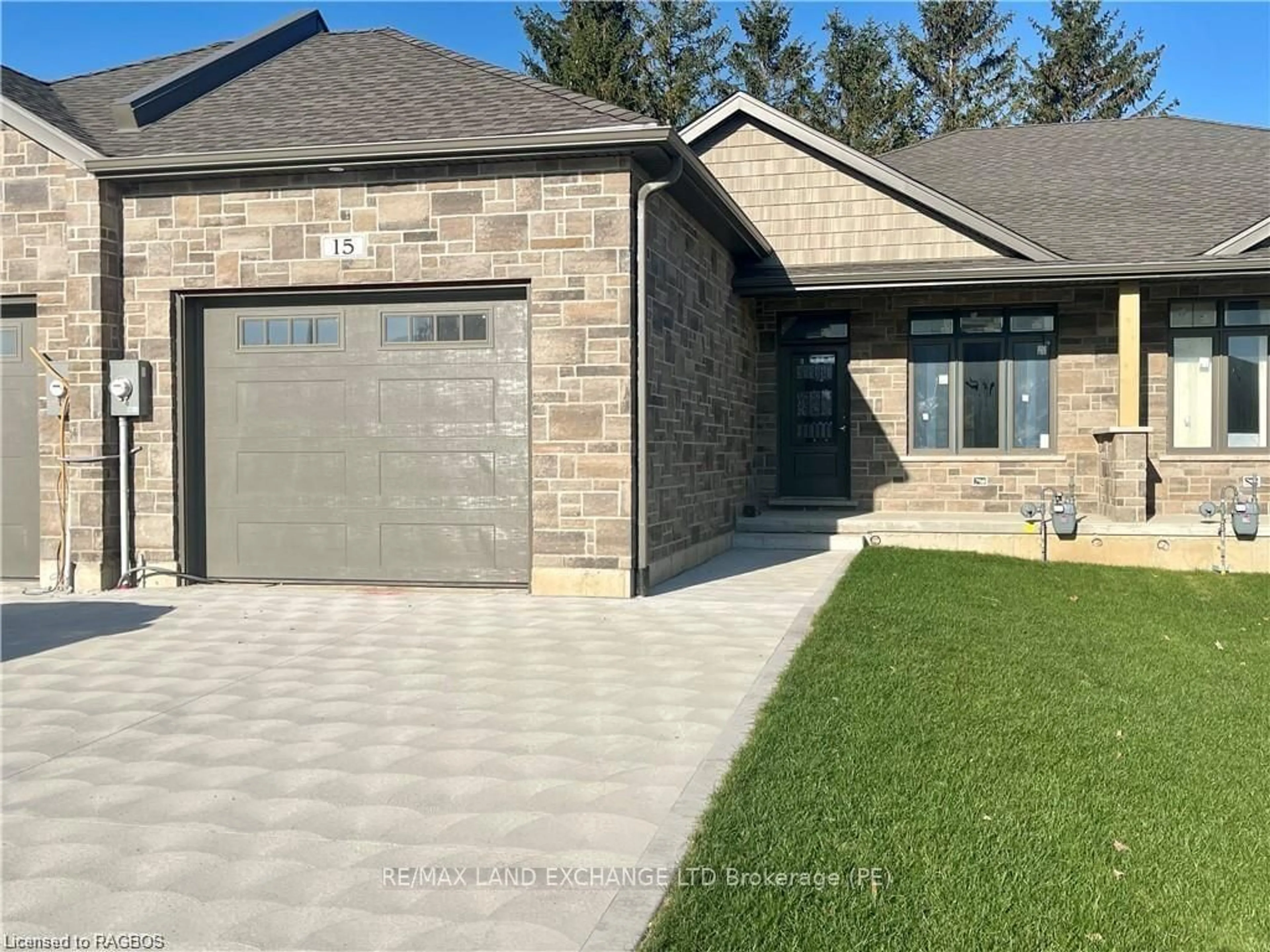 Home with brick exterior material for 15 NYAH Crt, Kincardine Ontario N0G 2T0