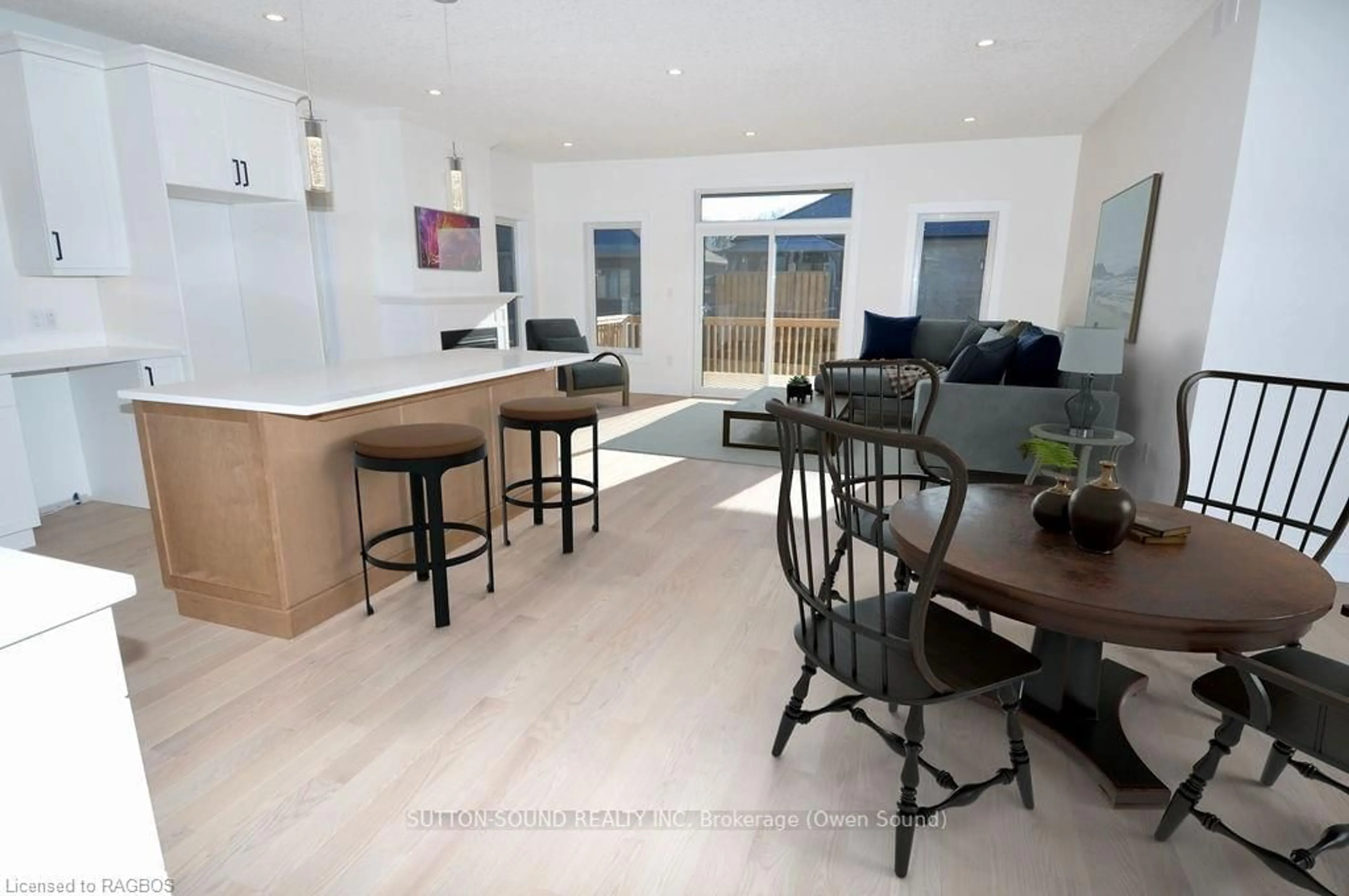 Open concept kitchen for 325 6TH Ave, Owen Sound Ontario N4K 0E4