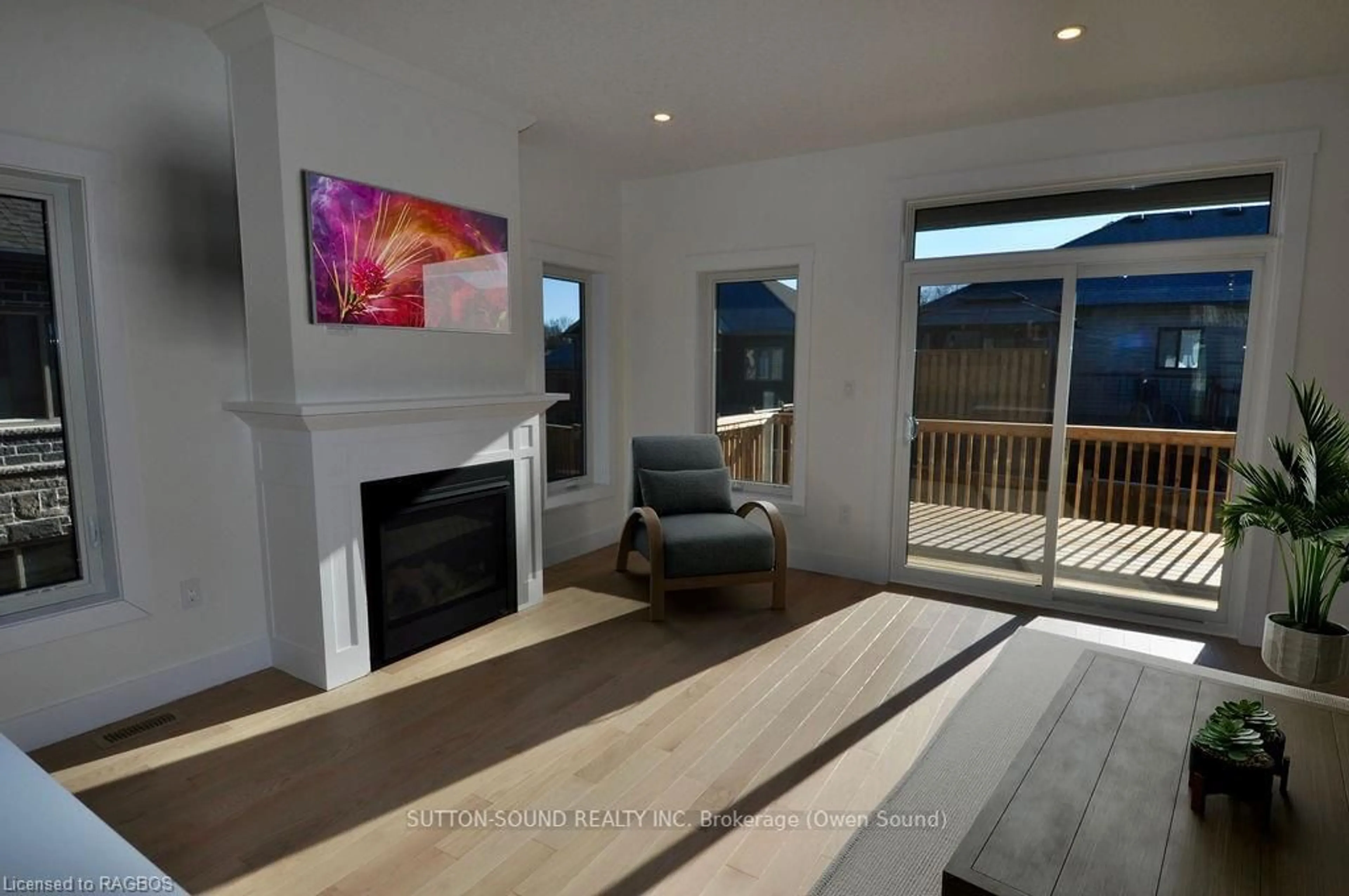 A pic of a room, wood floors for 325 6TH Ave, Owen Sound Ontario N4K 0E4
