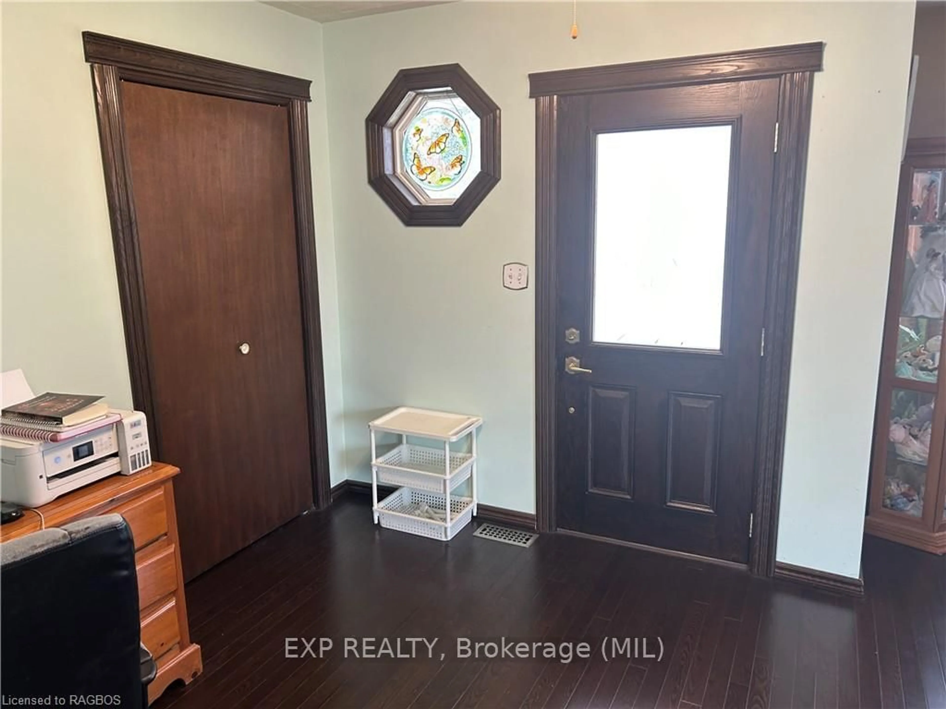 Indoor entryway, wood floors for 213 QUEEN St, West Grey Ontario N0G 1R0