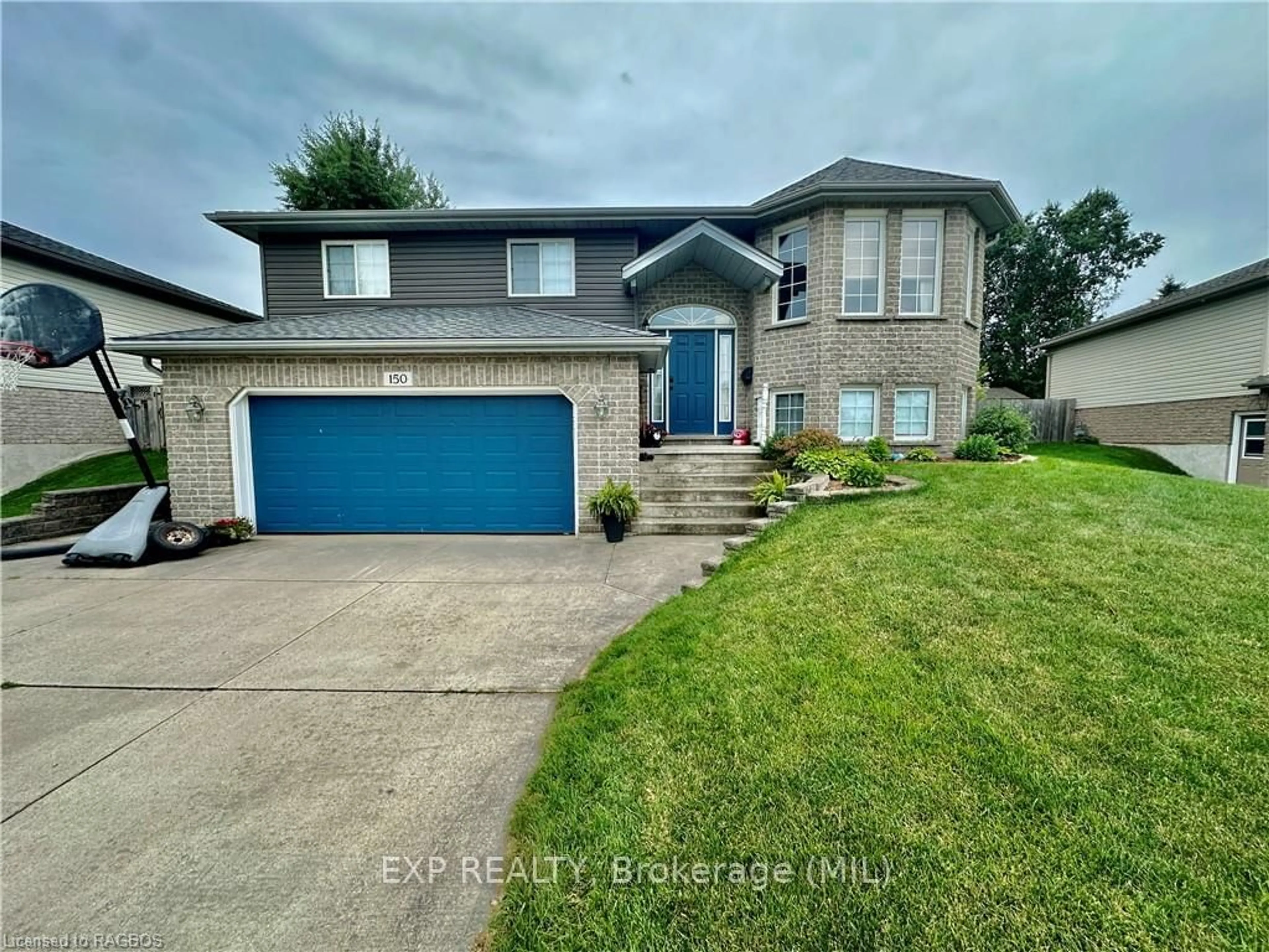 Frontside or backside of a home, the street view for 150 16TH, Hanover Ontario N4N 3V3