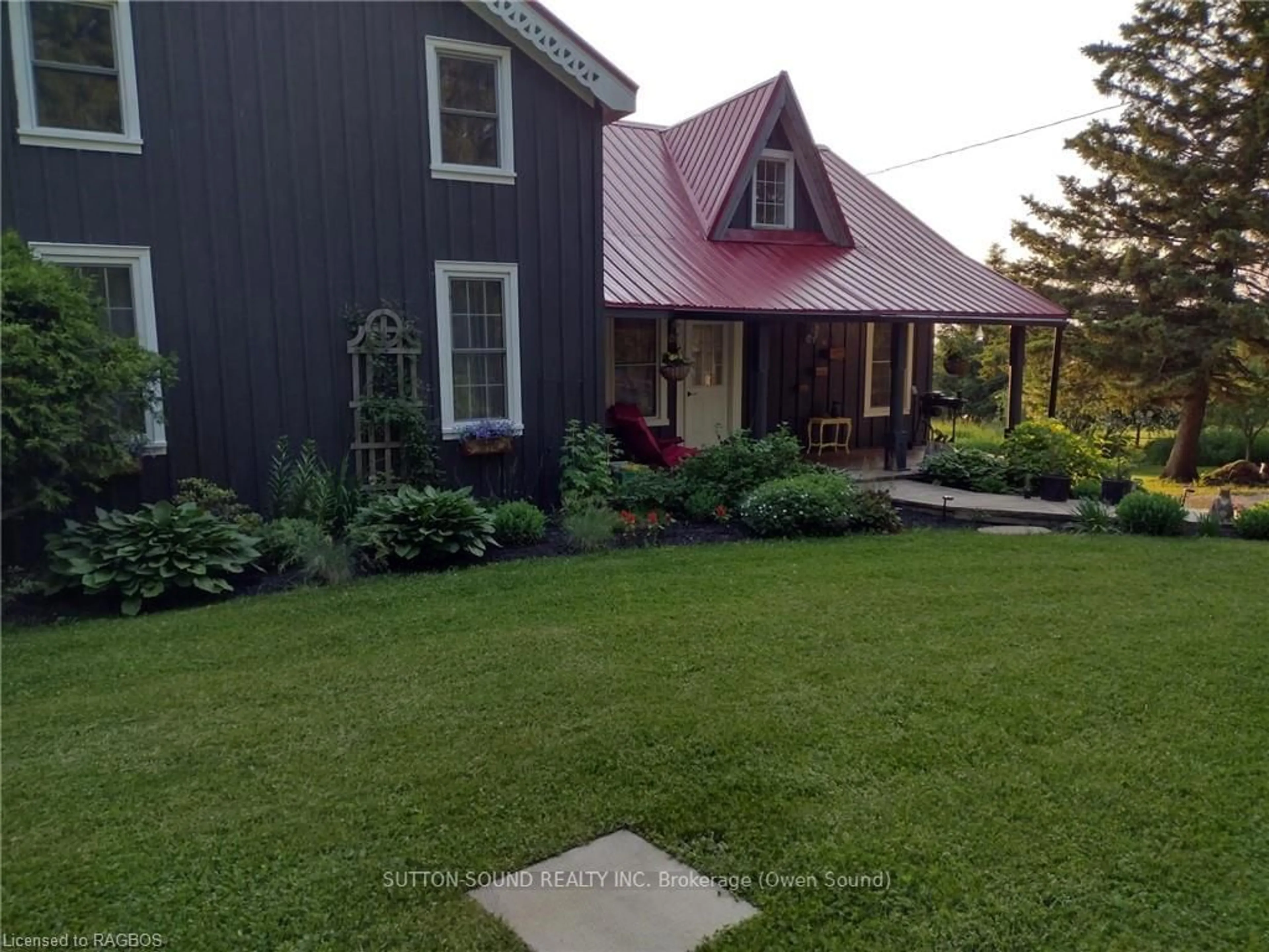 Frontside or backside of a home, cottage for 598476 2ND, Meaford Ontario N4K 5W4