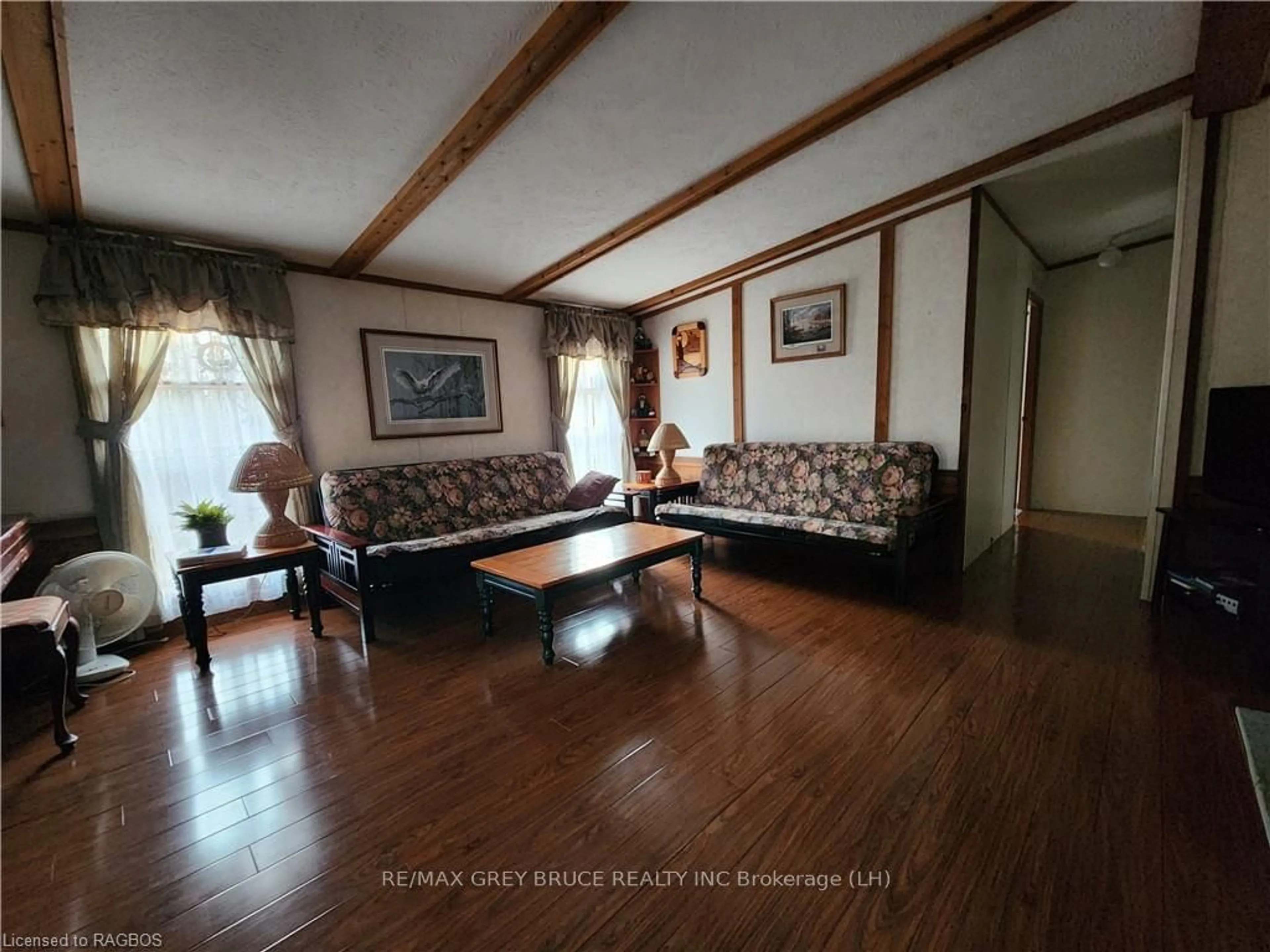 Living room, wood floors for 41 MAPLE Dr, Northern Bruce Peninsula Ontario N0H 1Z0