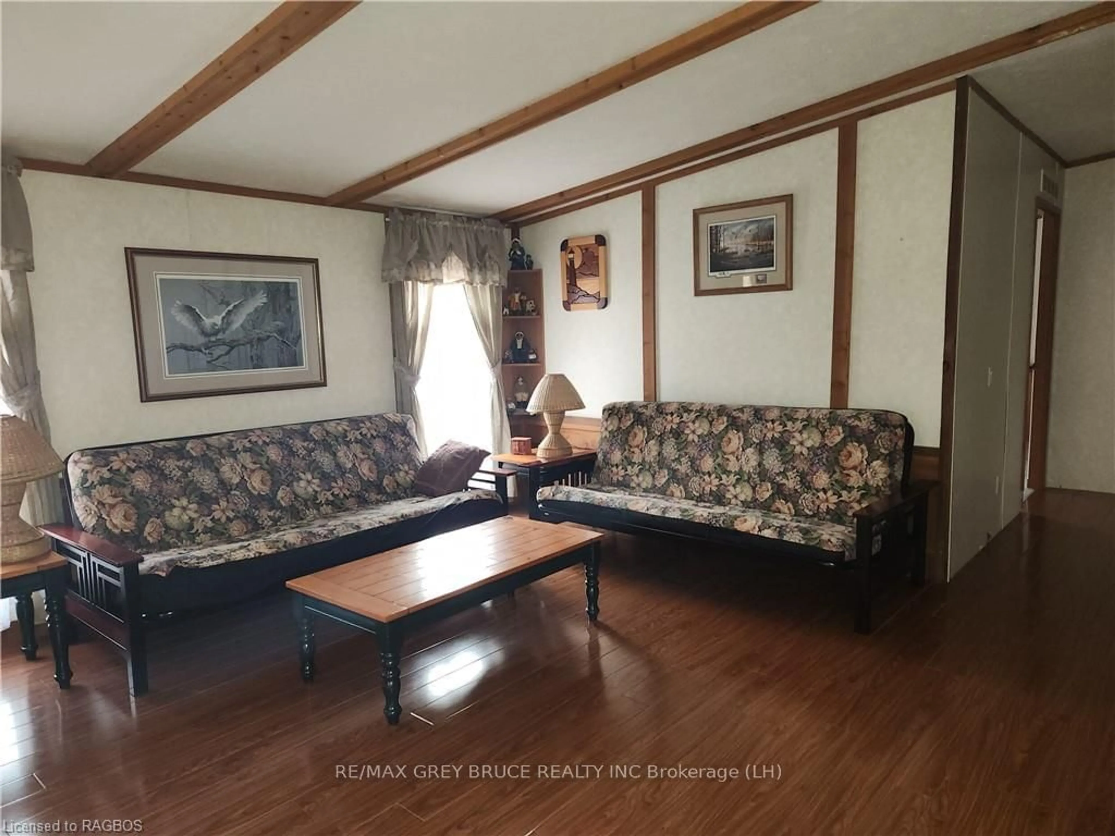 Living room, wood floors for 41 MAPLE Dr, Northern Bruce Peninsula Ontario N0H 1Z0