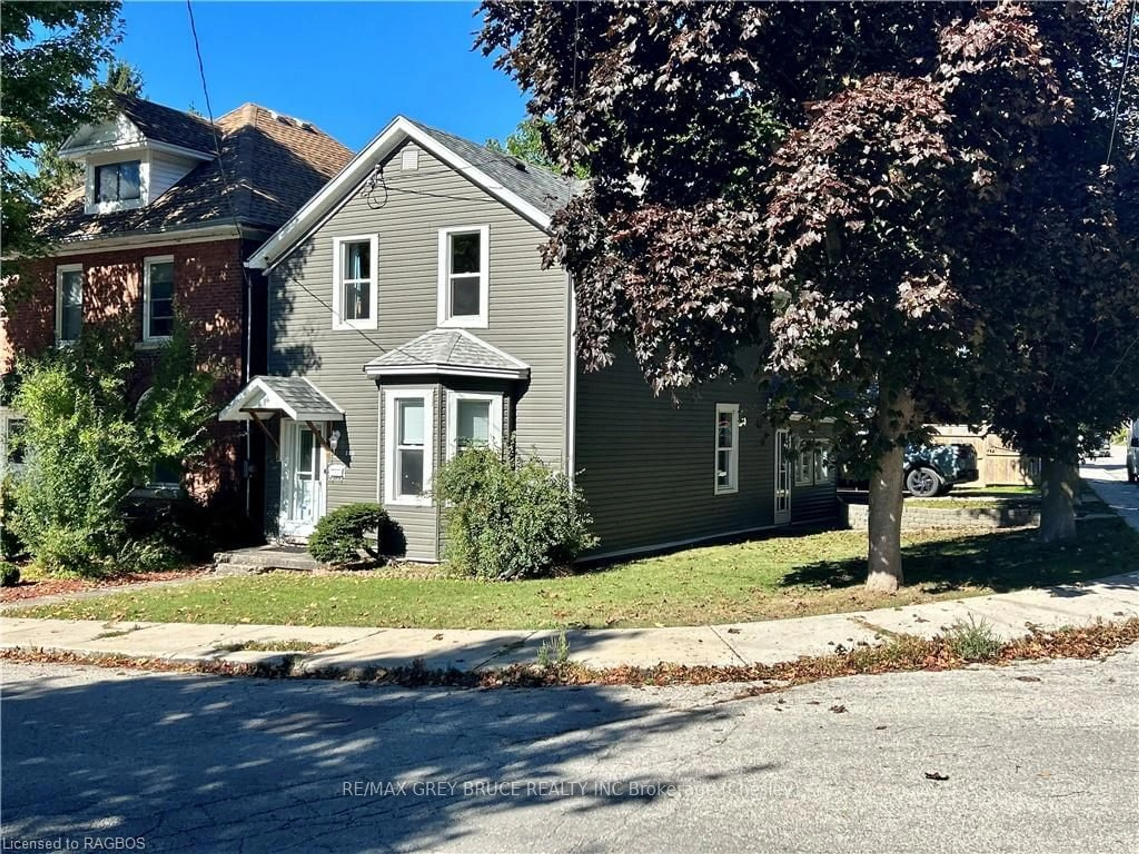 Frontside or backside of a home, the street view for 388 16TH St, Owen Sound Ontario N4K 1Y5