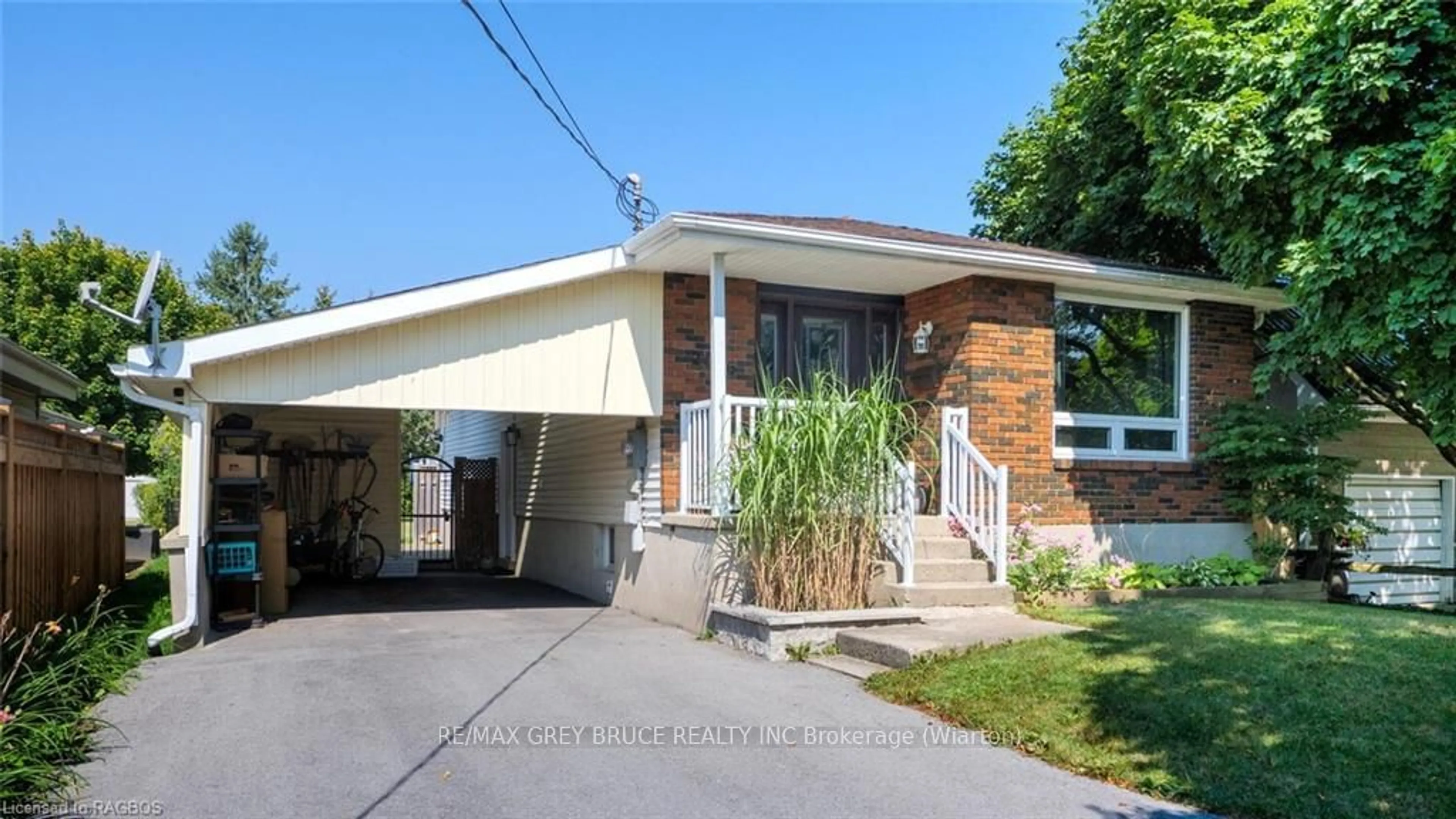 Frontside or backside of a home, cottage for 2086 8TH AVE E, Owen Sound Ontario N4K 3C6