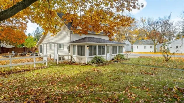 332 MILL St, Saugeen Shores 2