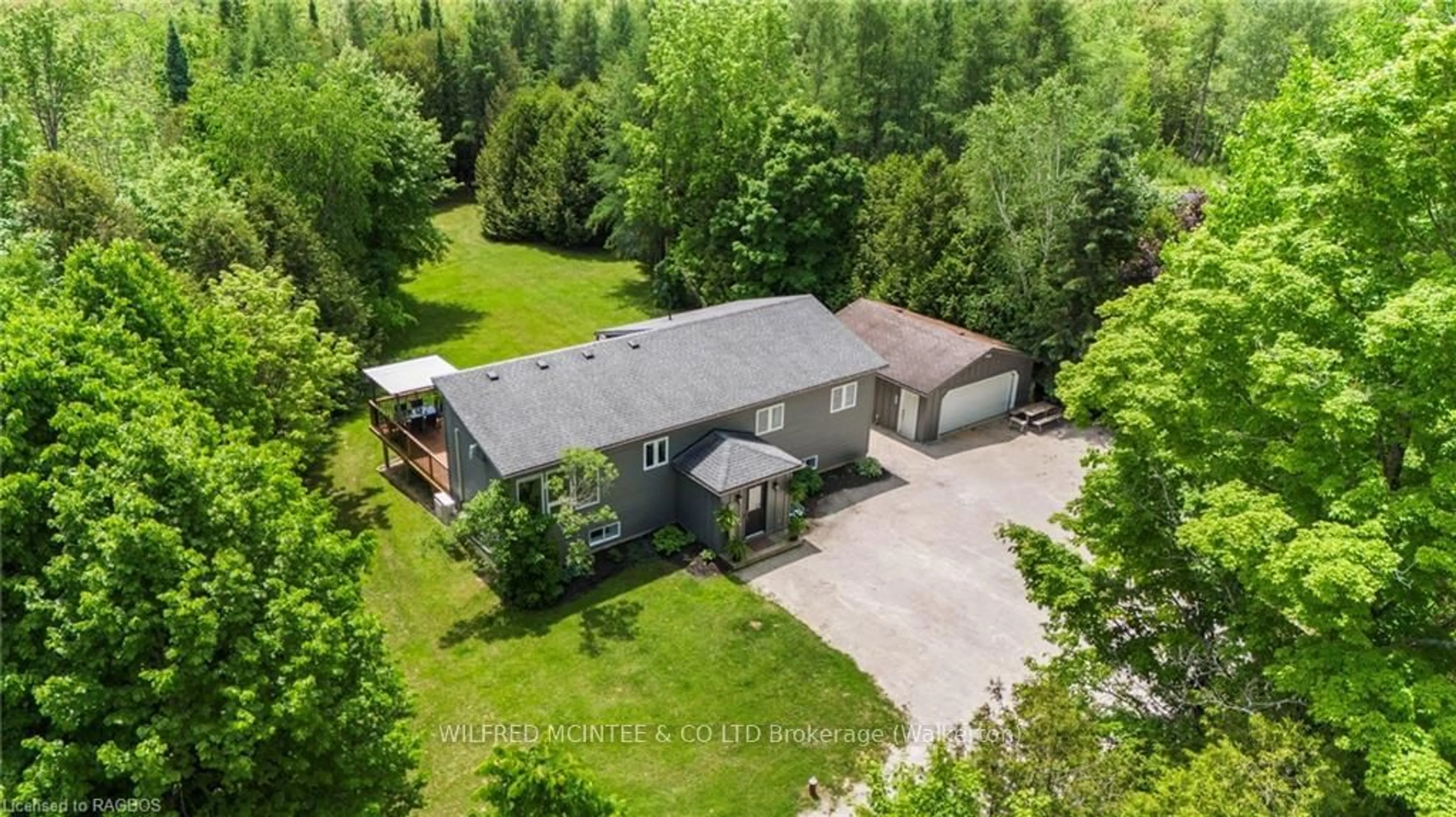 Frontside or backside of a home, cottage for 582742 9B Sdrd, Chatsworth Ontario N0H 2V0