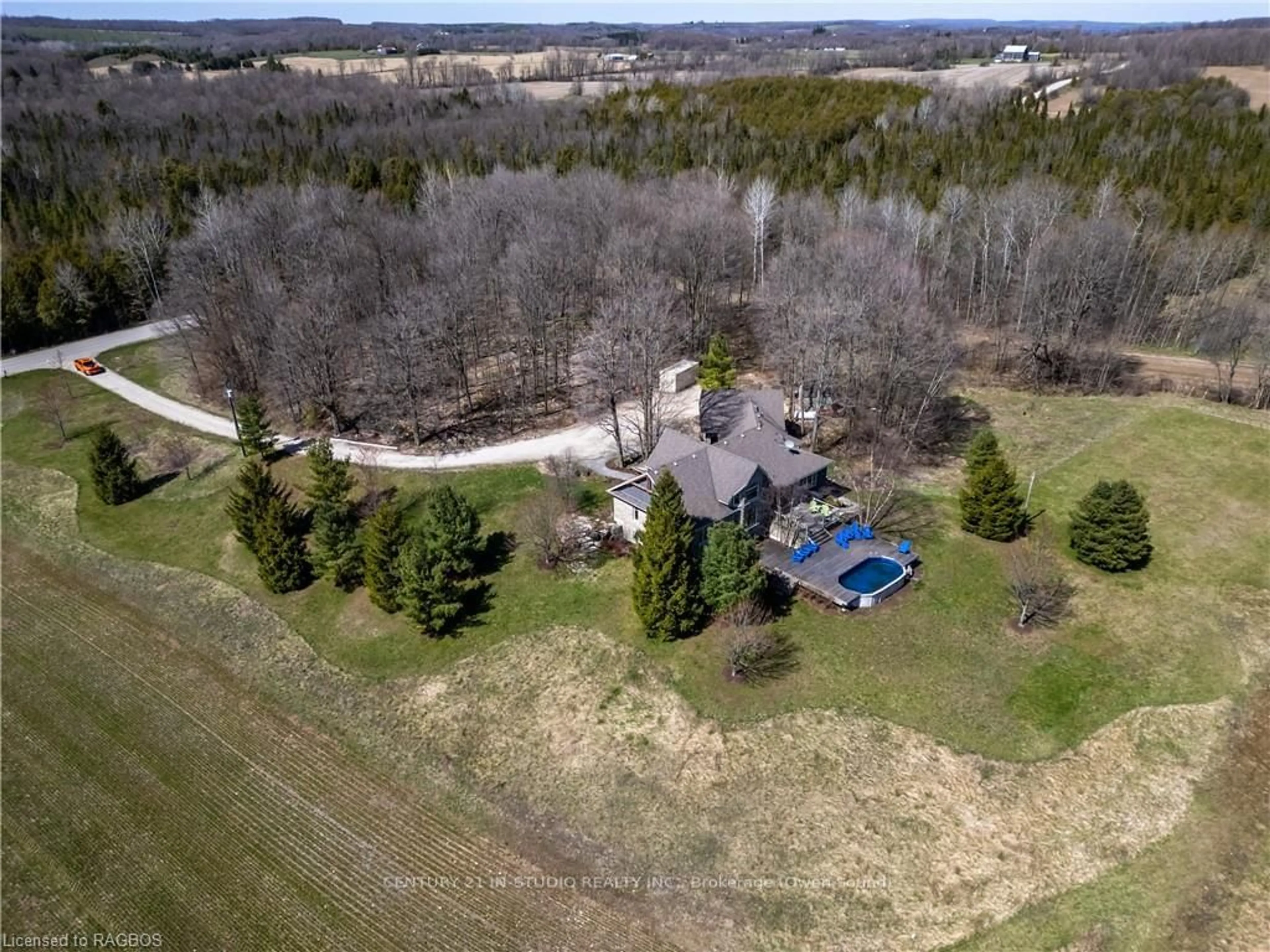 Frontside or backside of a home, cottage for 740494 10 Sdrd, Chatsworth Ontario N0H 1R0