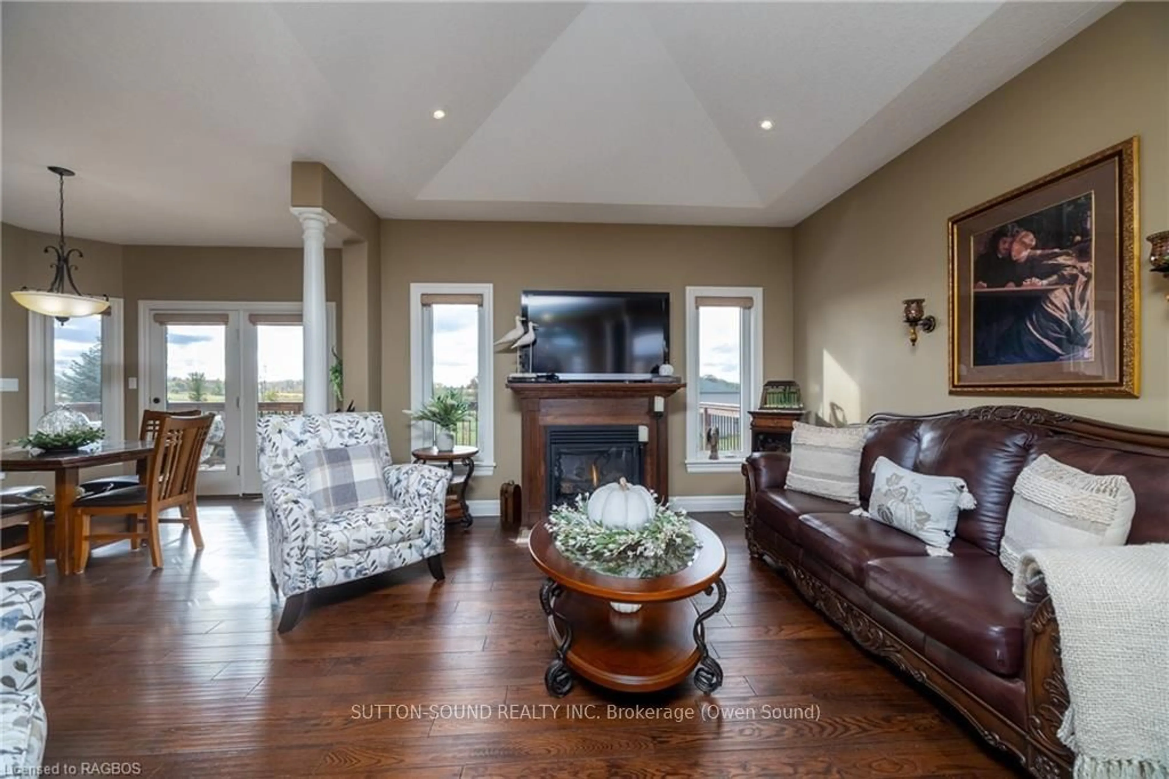 Living room, wood floors for 106 NEERHOF Lane, Georgian Bluffs Ontario N4K 5N7