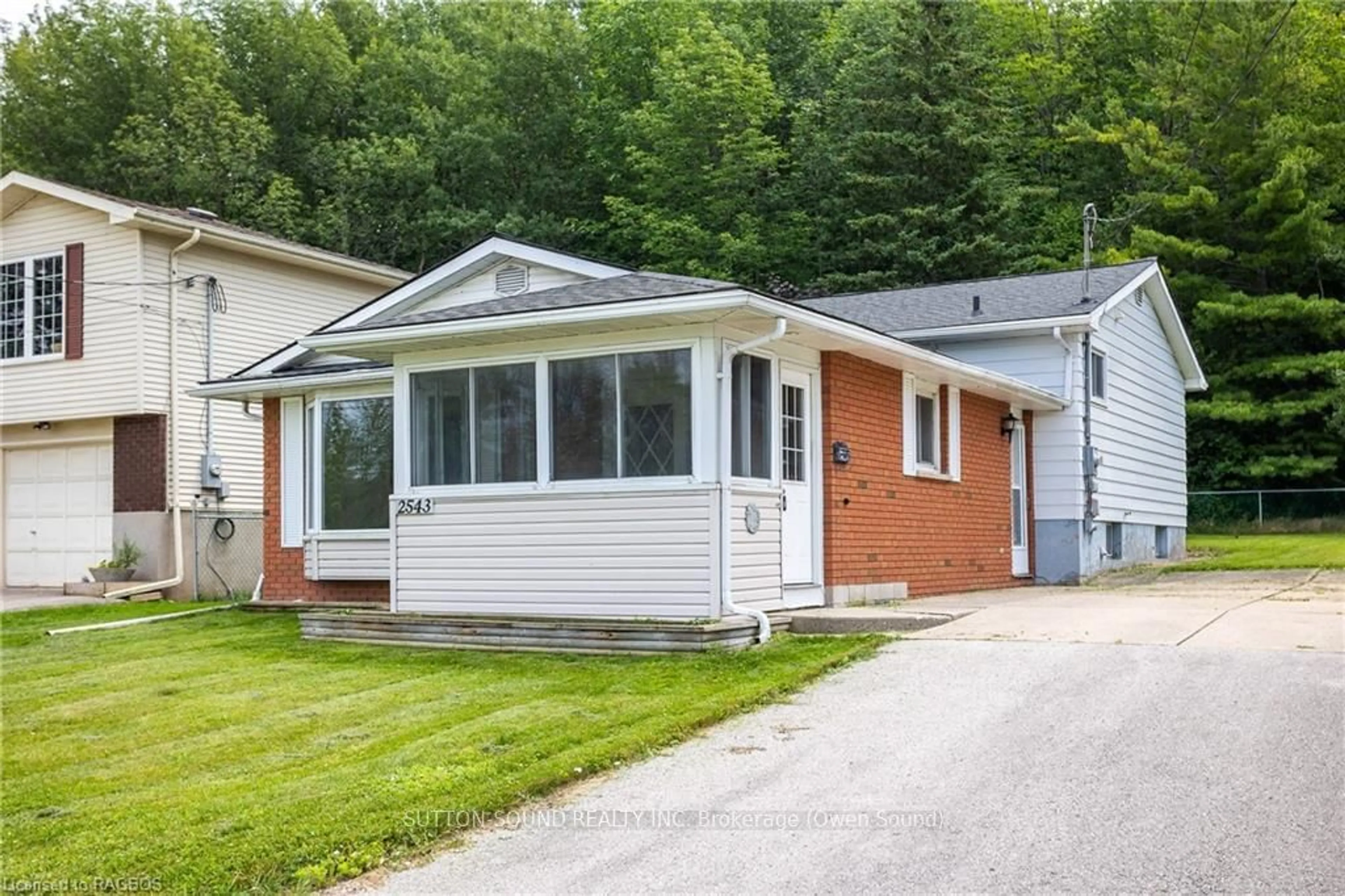 Frontside or backside of a home, cottage for 2543 3RD Ave, Owen Sound Ontario N4K 2M5