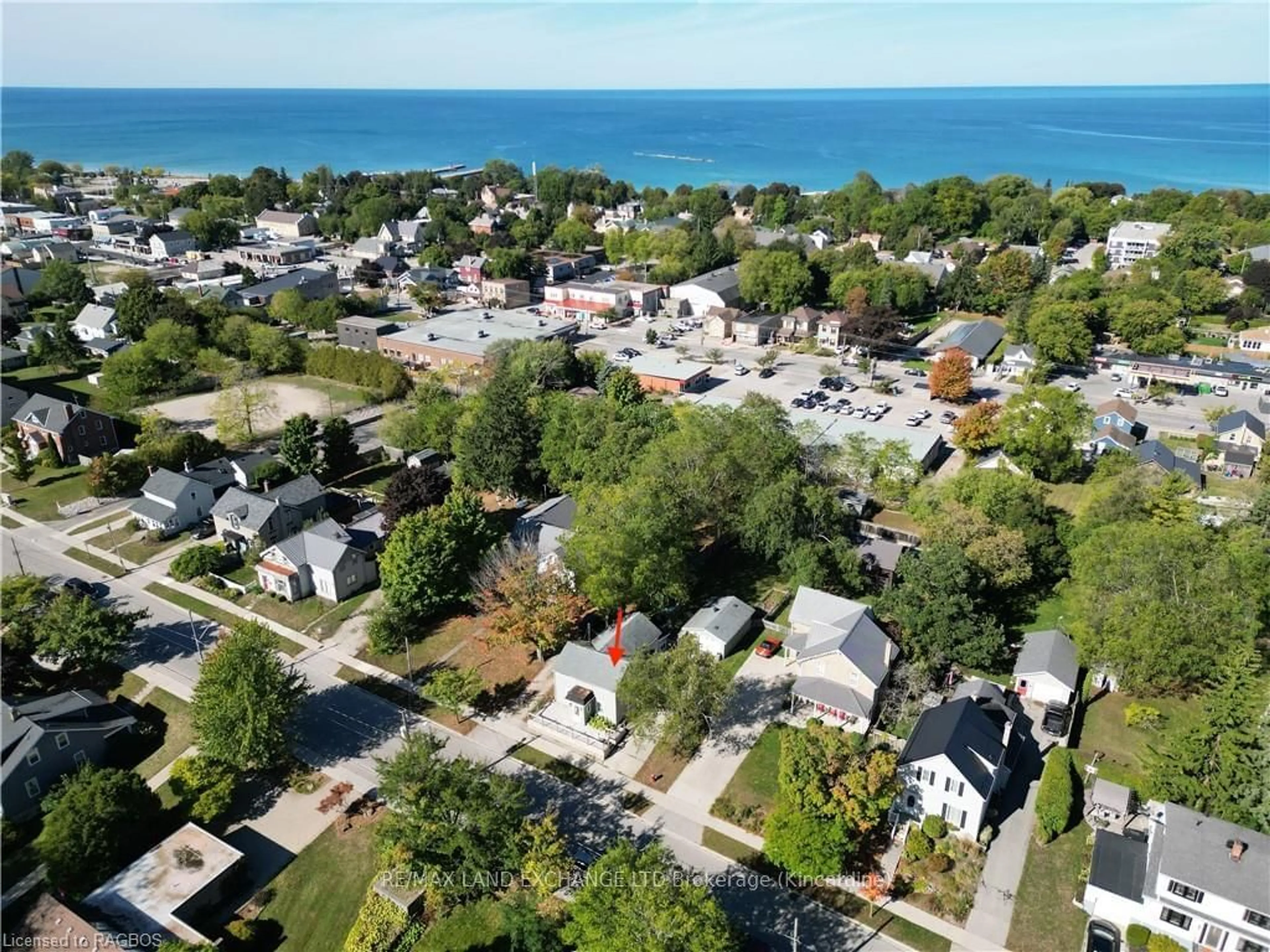 A pic from exterior of the house or condo, the street view for 946 PRINCES St, Kincardine Ontario N2Z 1Y5