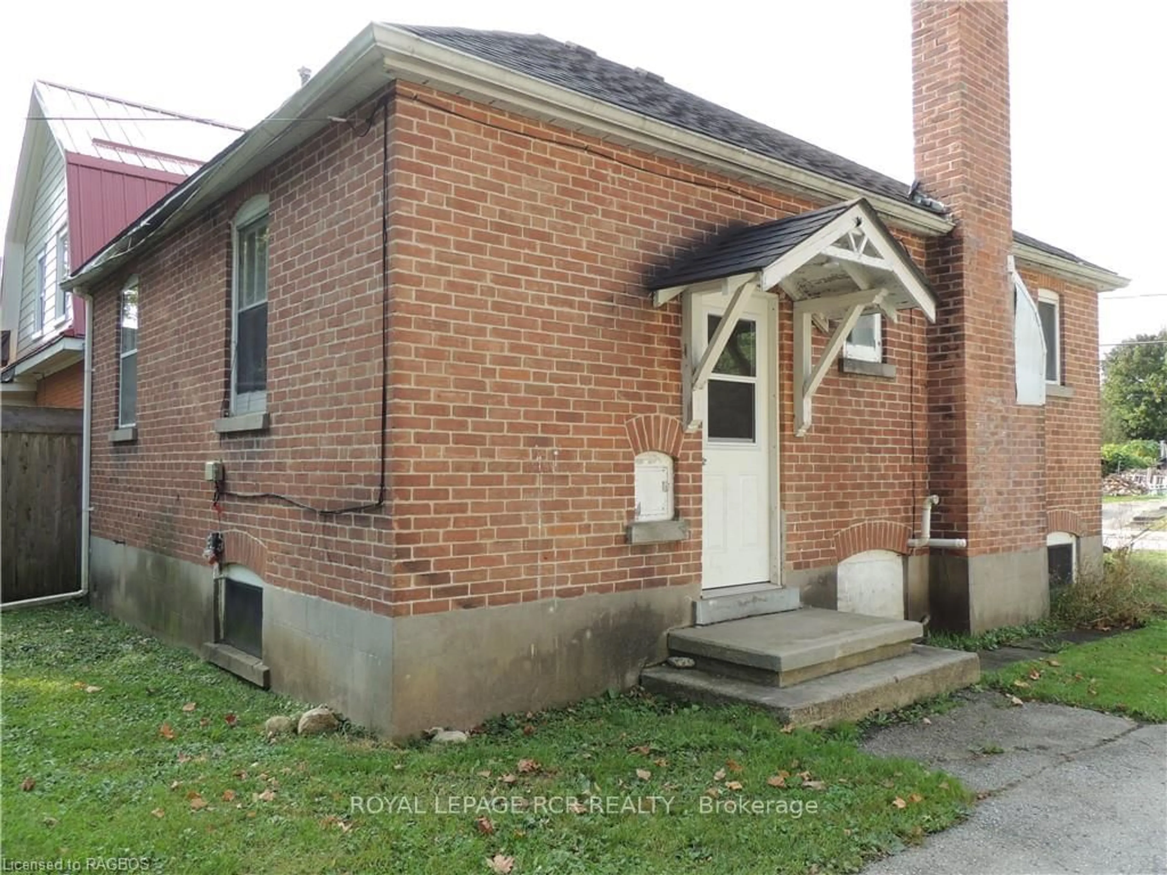 Frontside or backside of a home, the front or back of building for 151 COUNTESS St, West Grey Ontario N0G 1R0