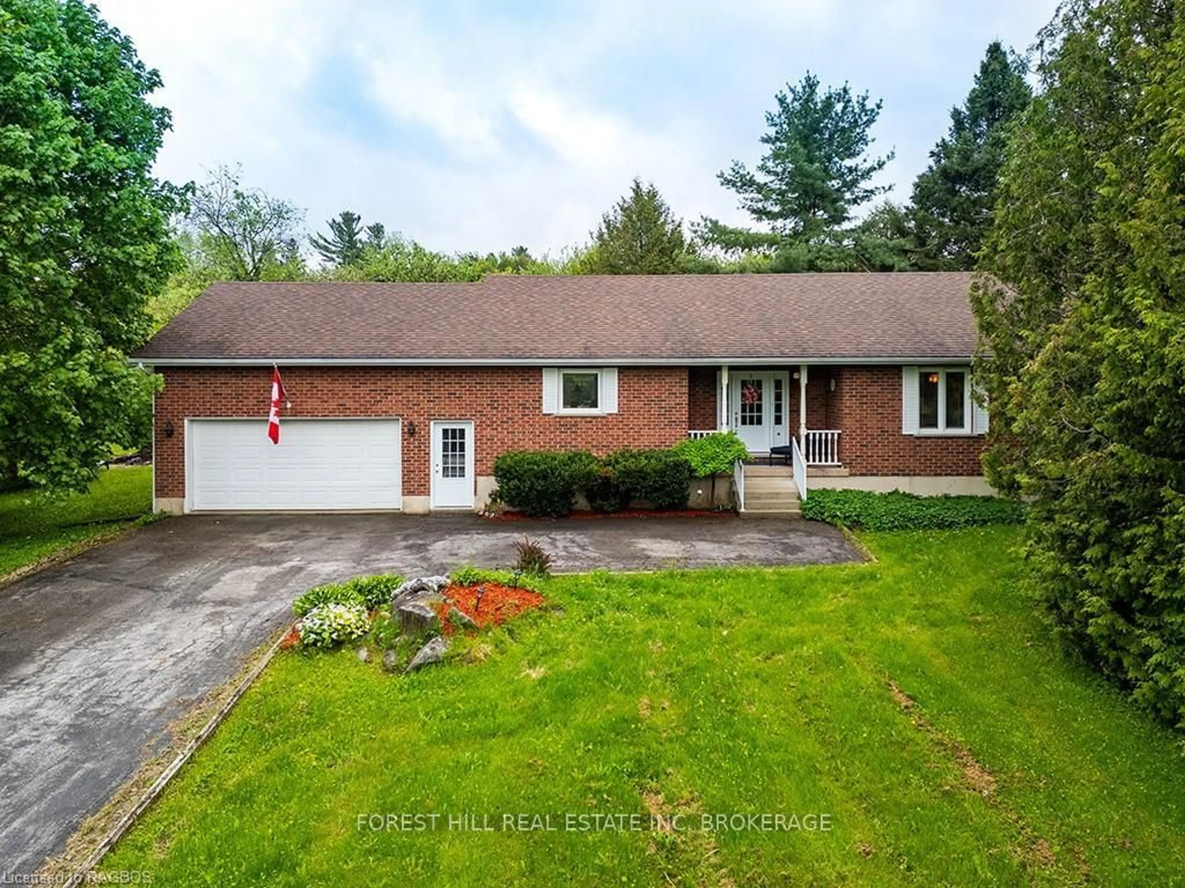 Frontside or backside of a home, cottage for 136 JAMES St, Grey Highlands Ontario N0C 1K0