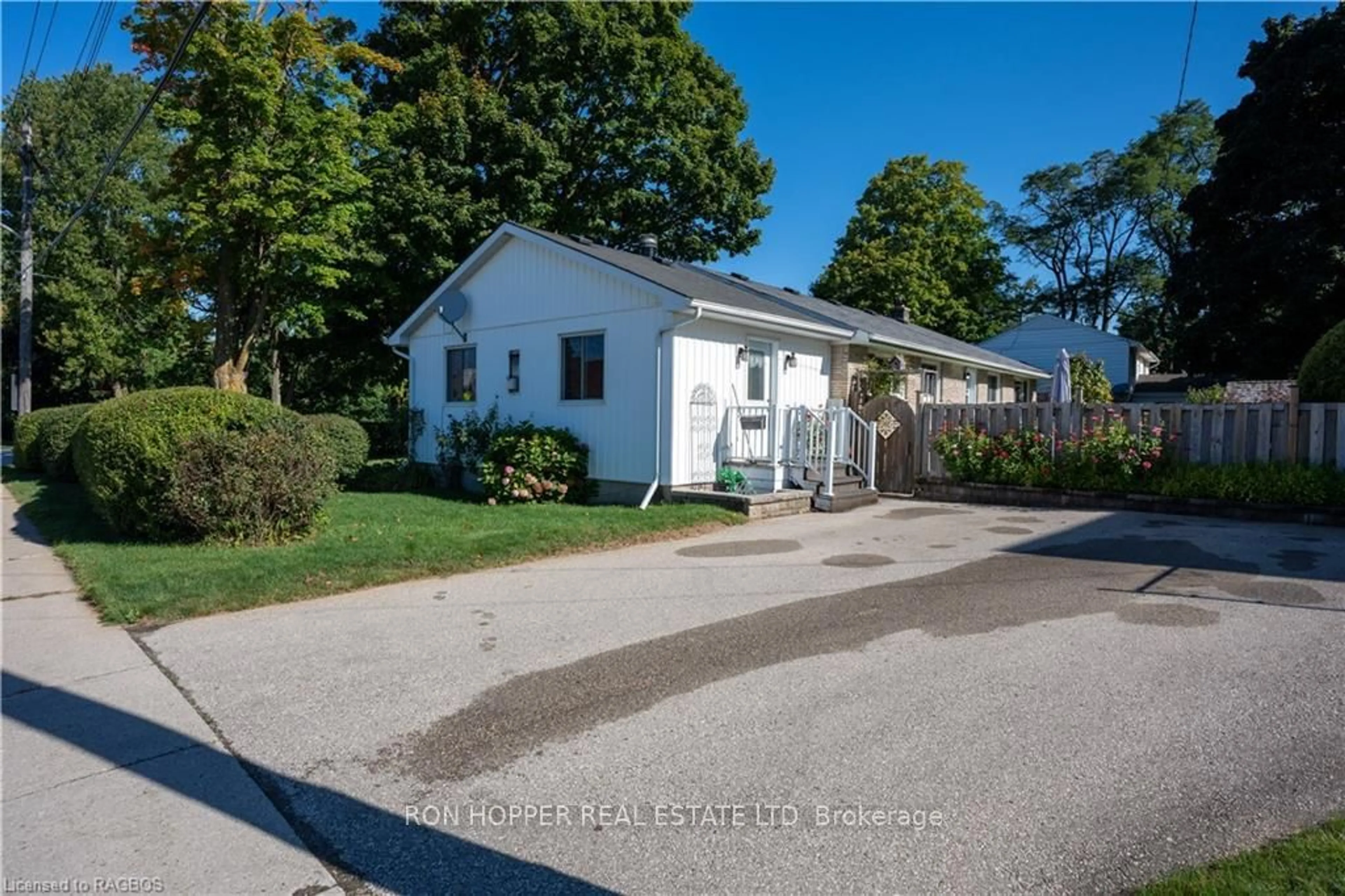 Frontside or backside of a home, cottage for 1509 6TH Ave, Owen Sound Ontario N4K 2V5