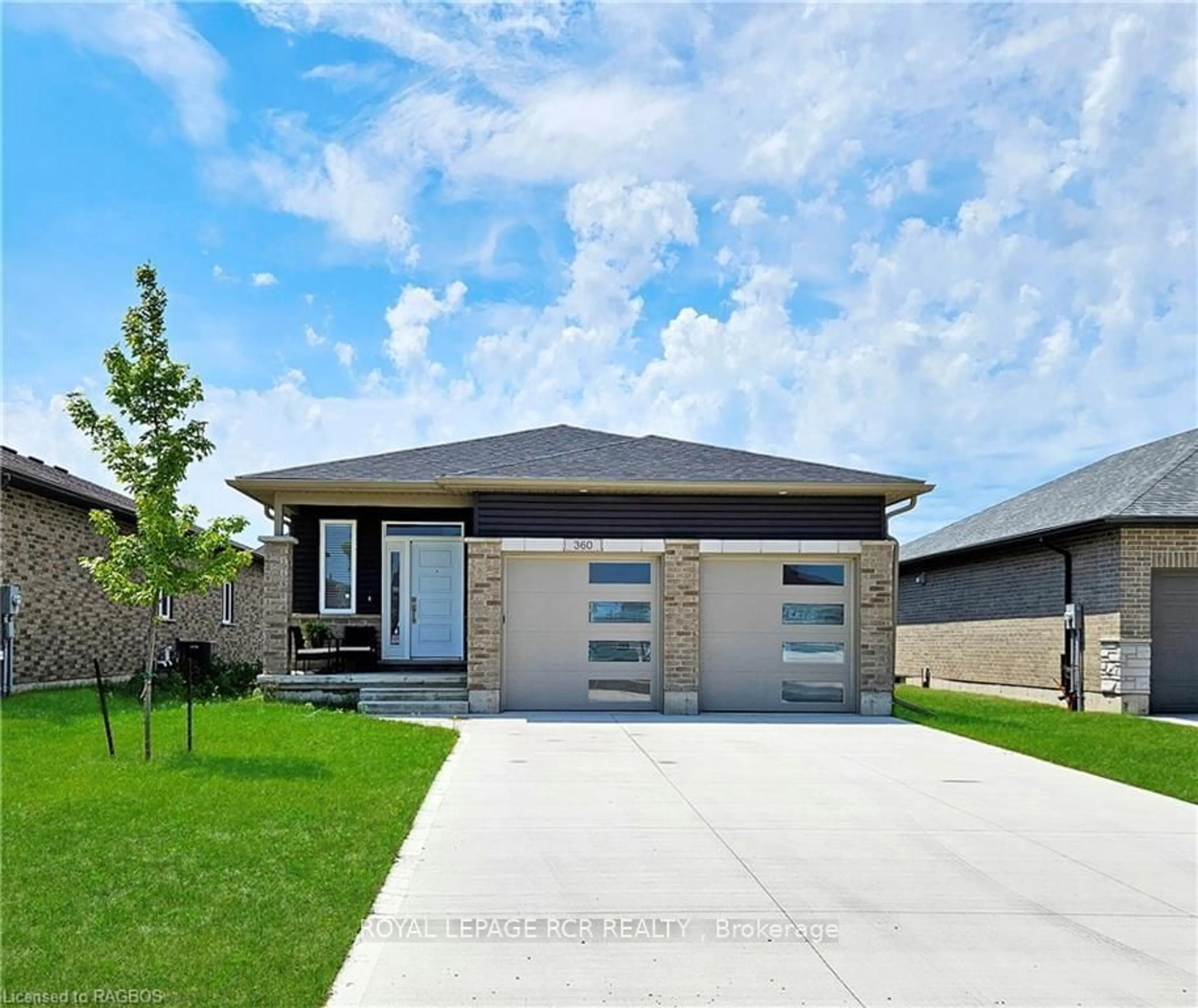 Frontside or backside of a home, the street view for 360 MARY ROSE Ave, Saugeen Shores Ontario N0H 2C3