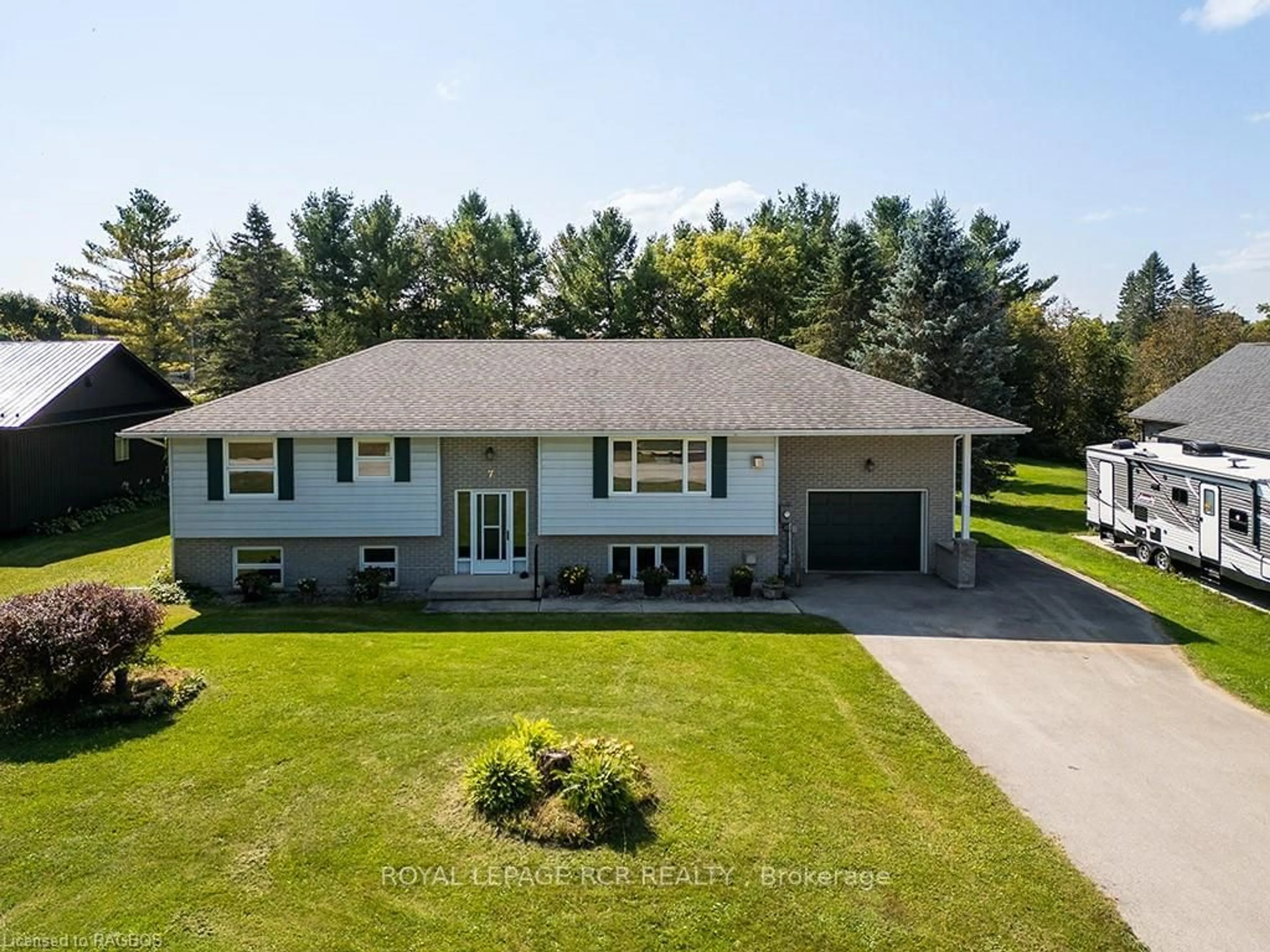 Frontside or backside of a home, cottage for 7 BONNIE BRAE Pl, Grey Highlands Ontario N0C 1E0