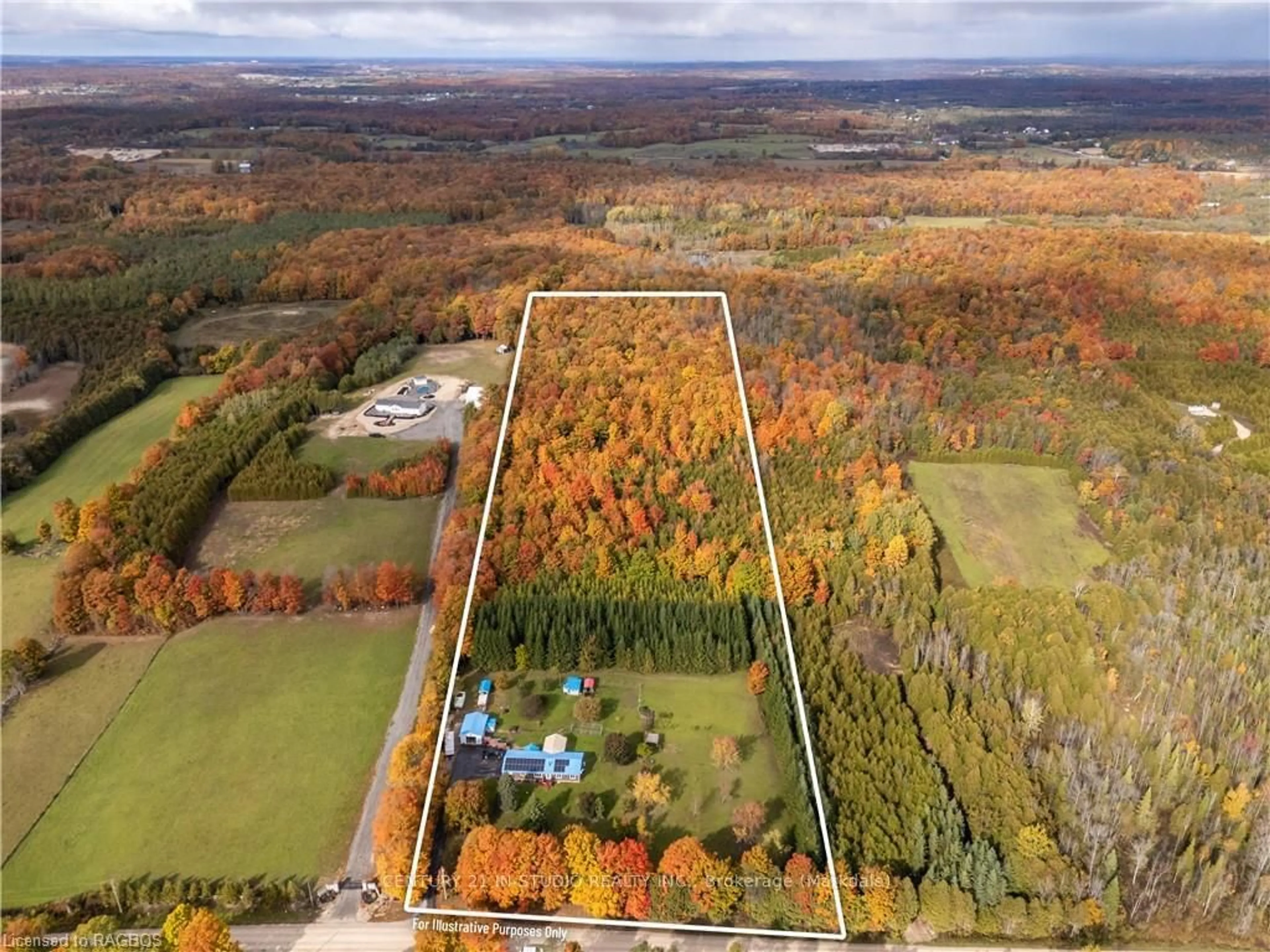 A pic from exterior of the house or condo, the fenced backyard for 582815 SIDEROAD 9B, Chatsworth Ontario N0H 2V0