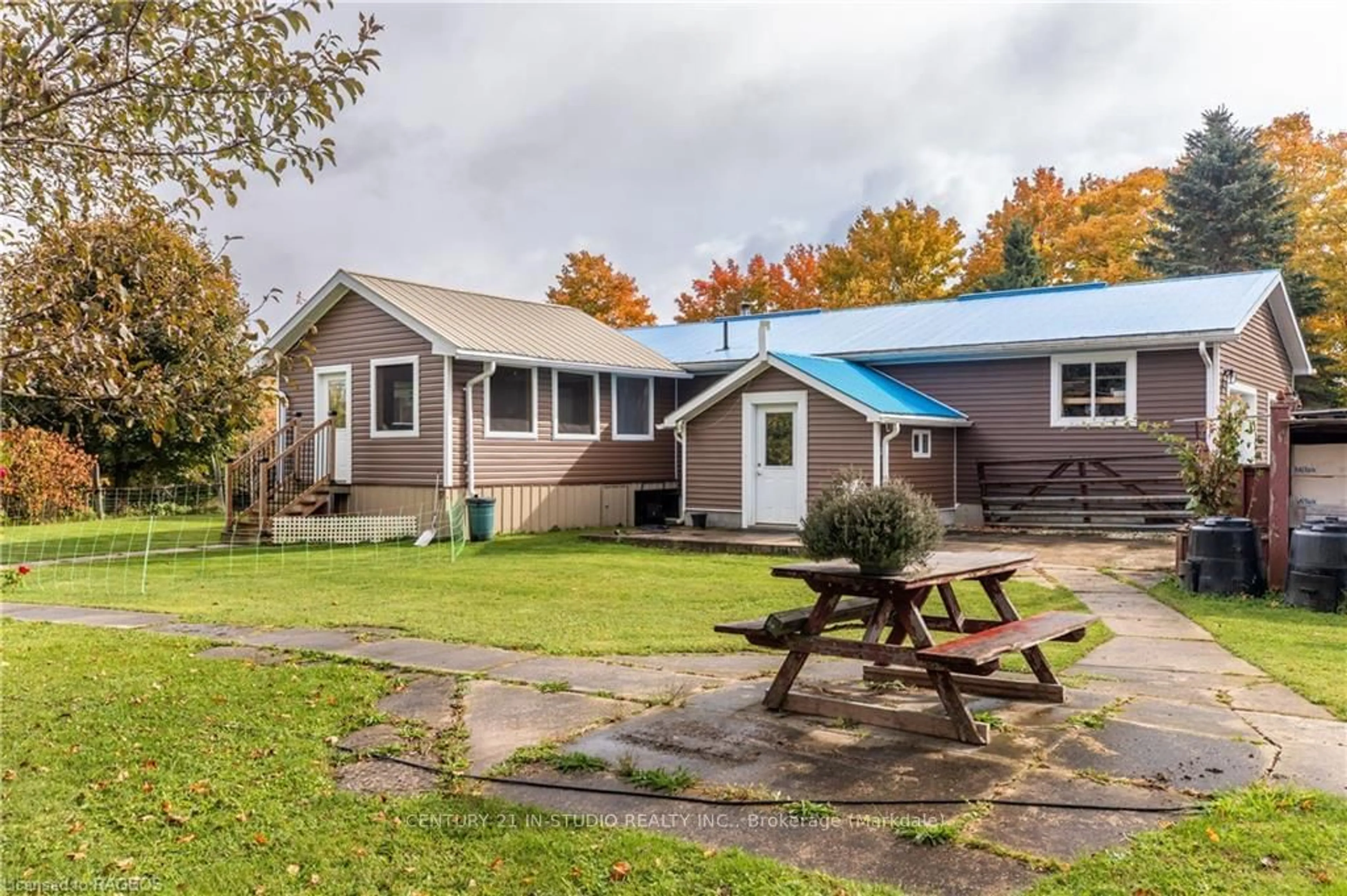 Patio, cottage for 582815 SIDEROAD 9B, Chatsworth Ontario N0H 2V0